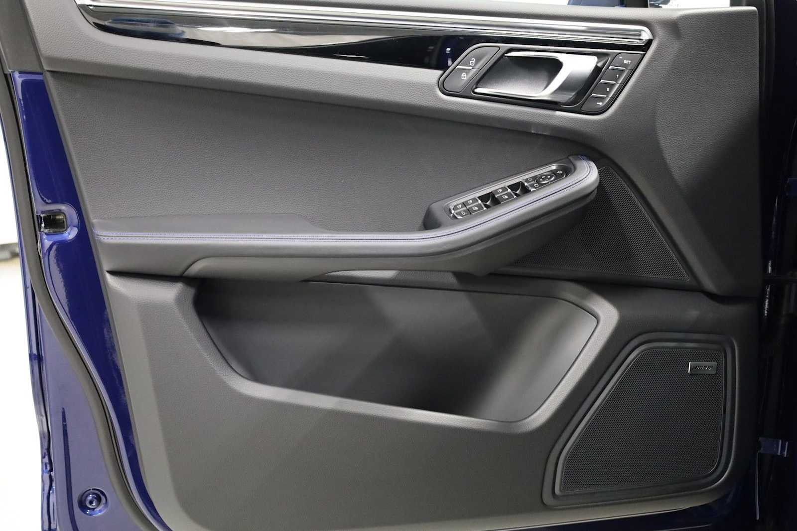 Thumbnail: 2026 Porsche Macan - 16