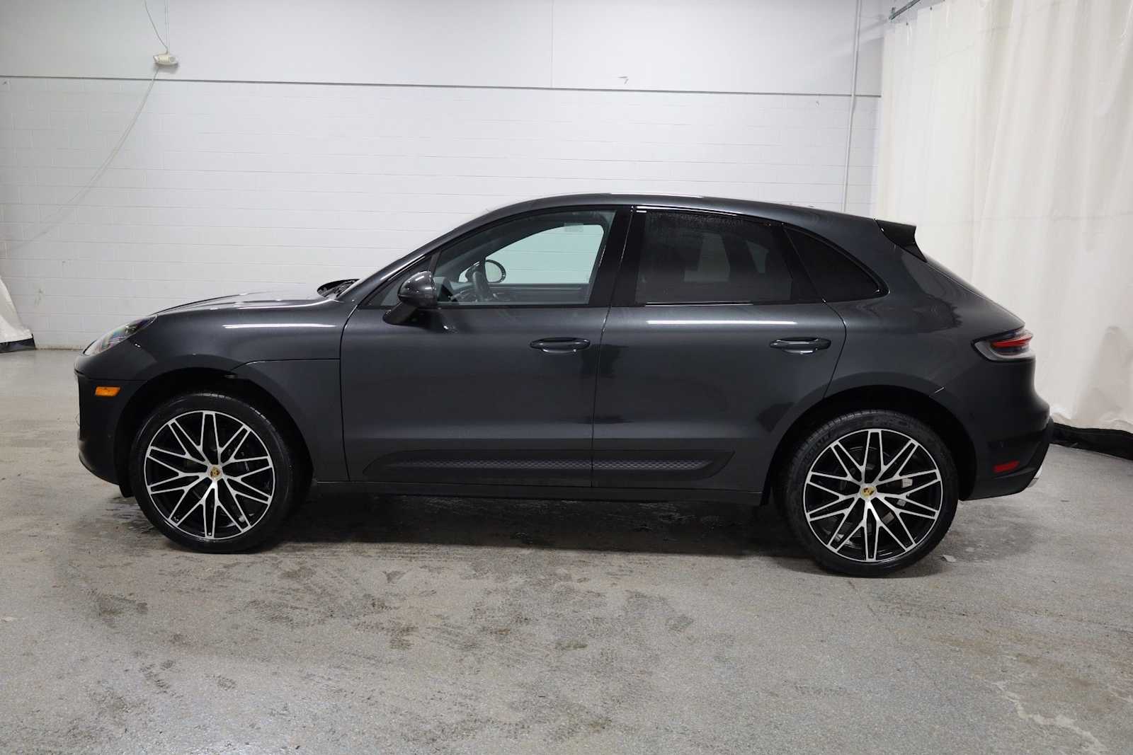 Thumbnail: 2026 Porsche Macan - 2