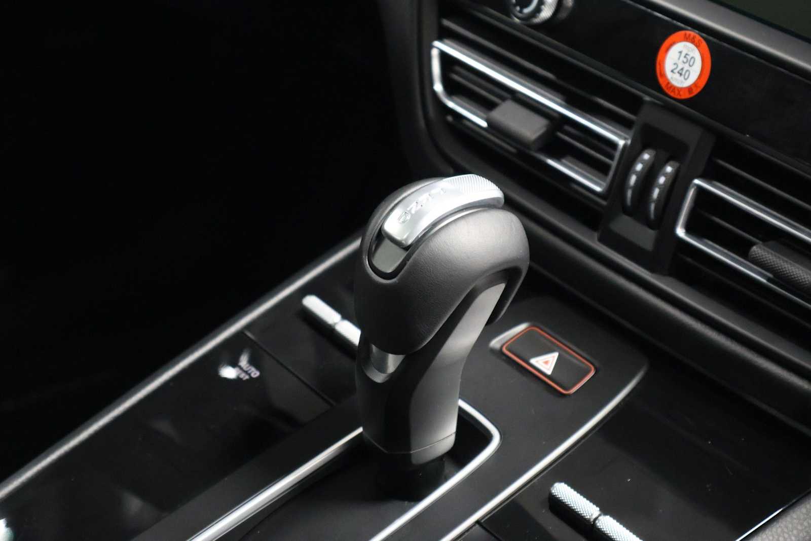 Thumbnail: 2026 Porsche Macan - 21