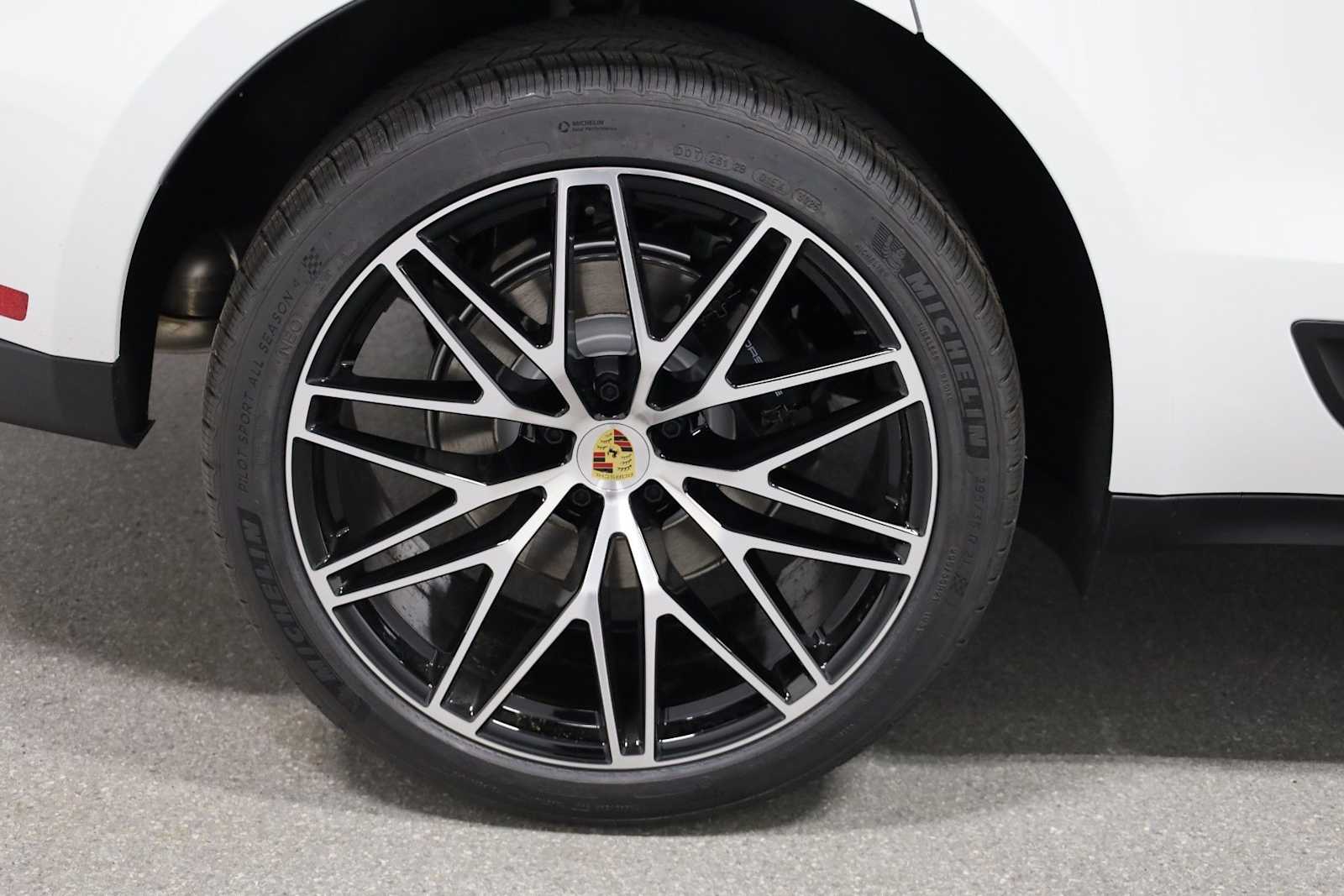 Thumbnail: 2026 Porsche Macan - 38