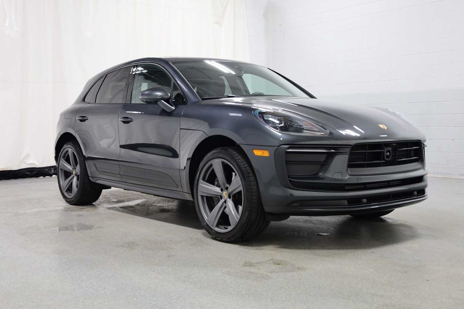 Thumbnail: 2024 Porsche Macan - 13