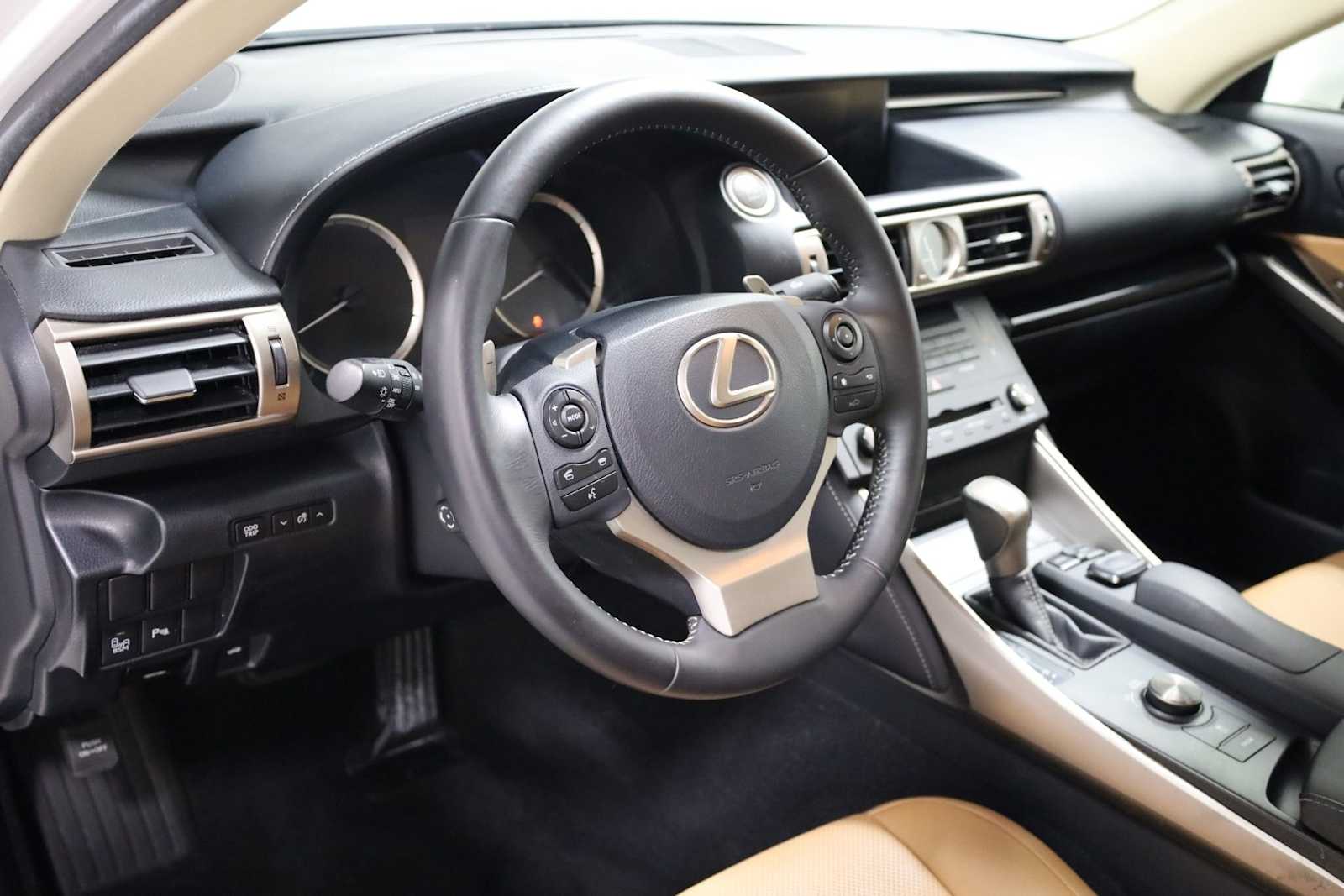 Thumbnail: 2016 Lexus IS - 4