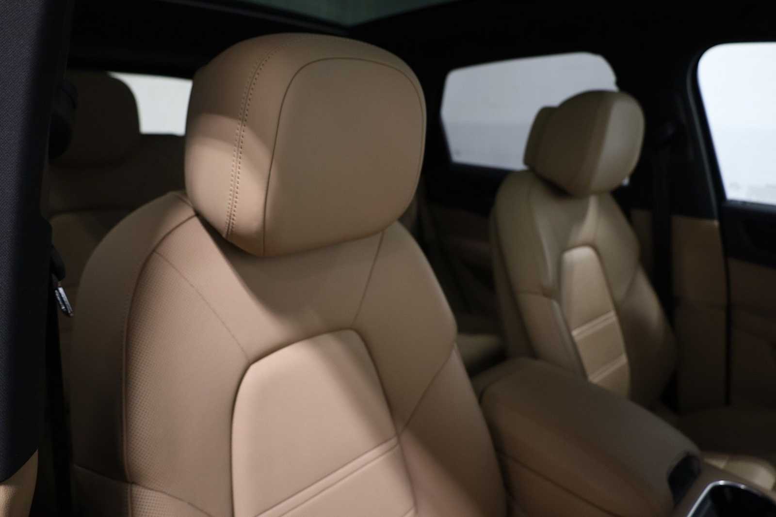 Thumbnail: 2023 Porsche Cayenne - 22