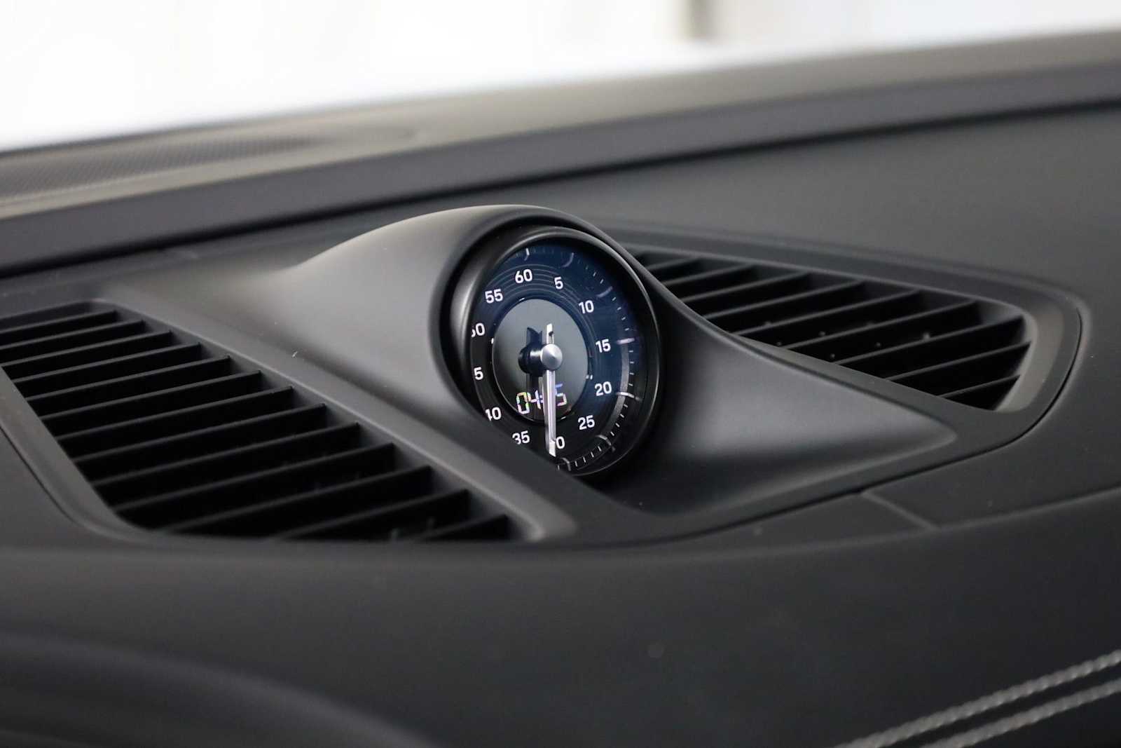 Thumbnail: 2025 Porsche Macan - 18