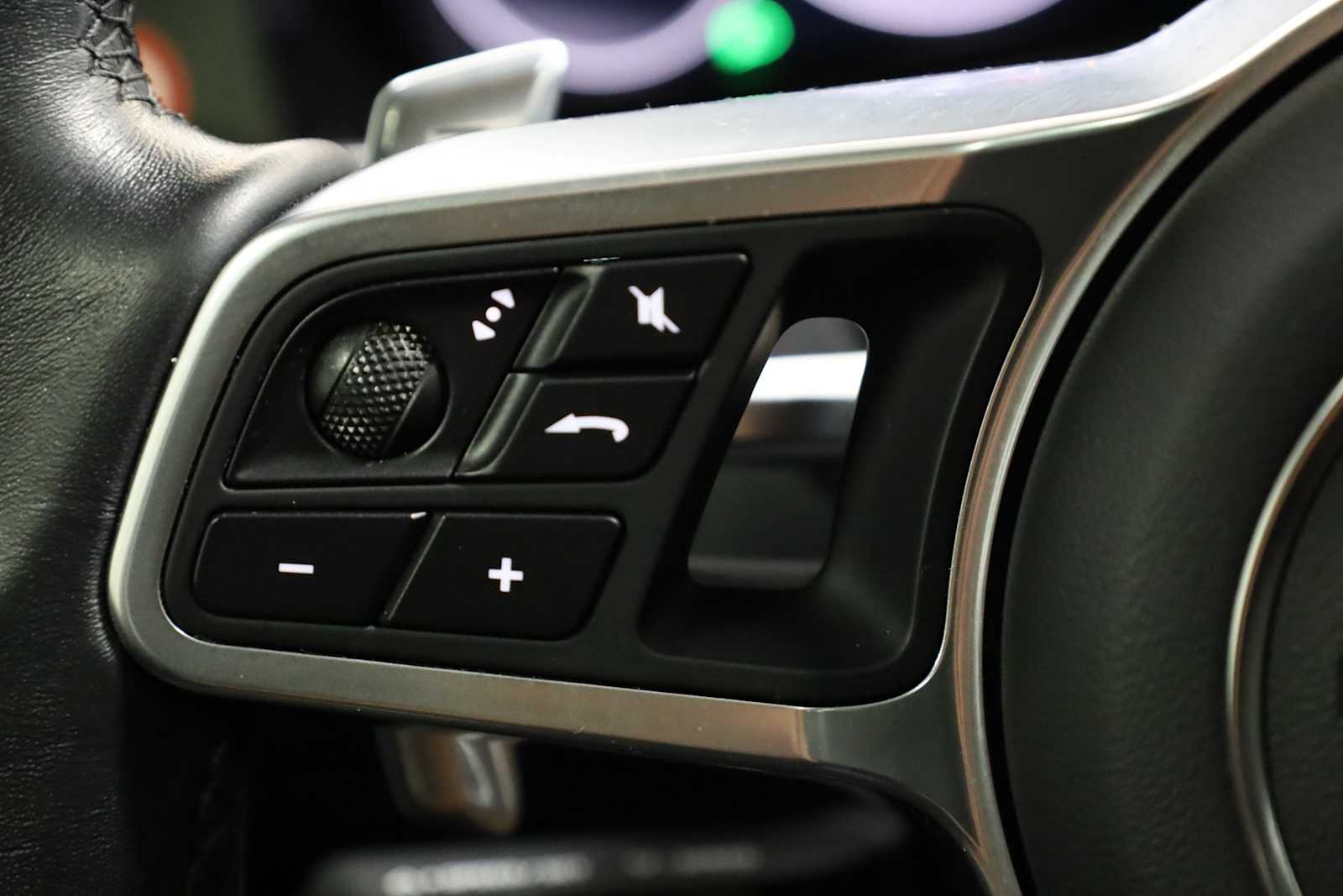 Thumbnail: 2022 Porsche Cayenne - 27