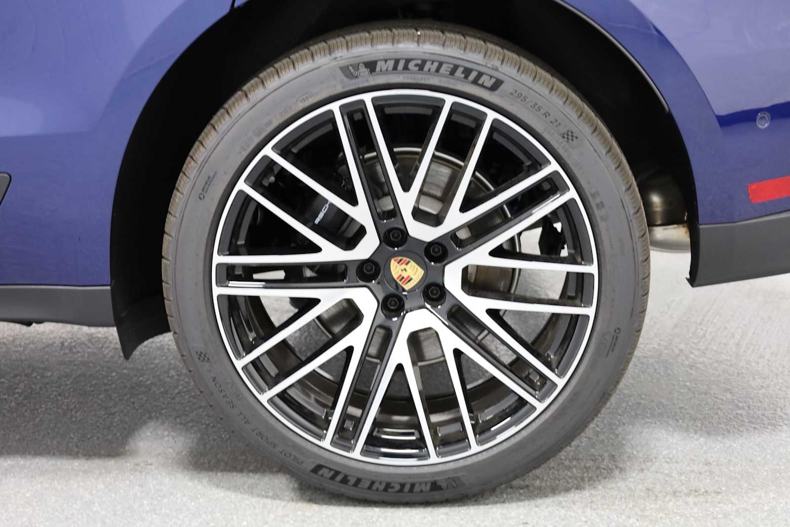 Thumbnail: 2024 Porsche Macan - 34