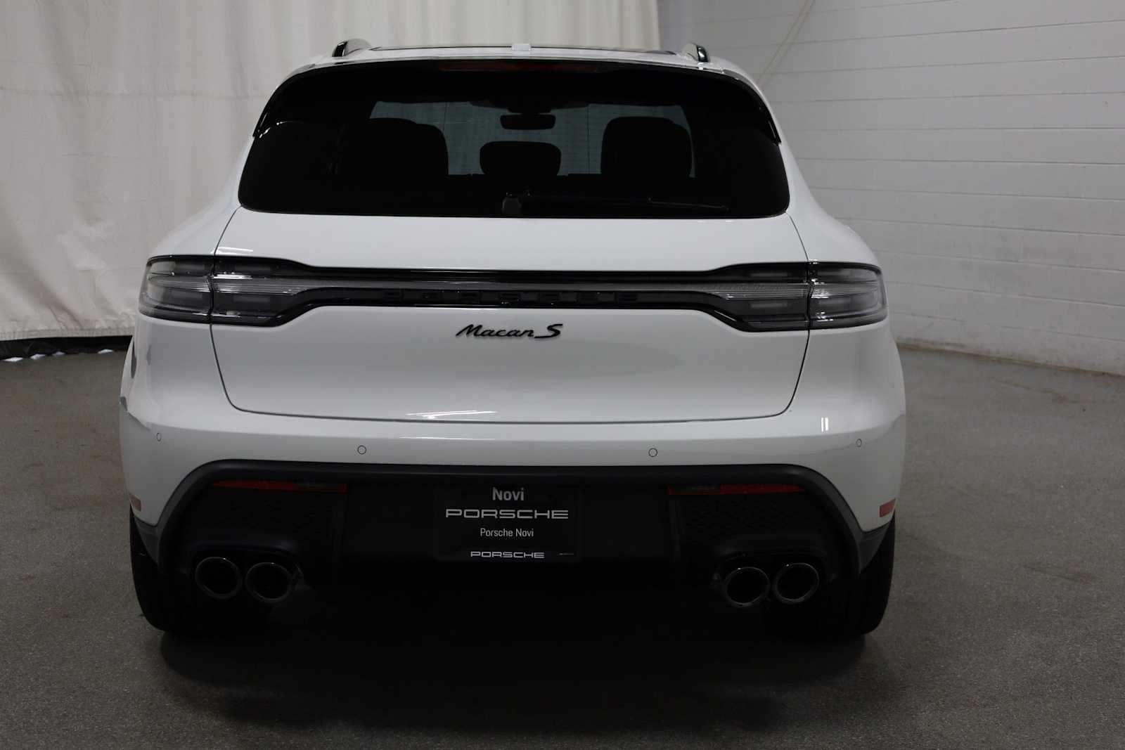 Thumbnail: 2026 Porsche Macan - 7