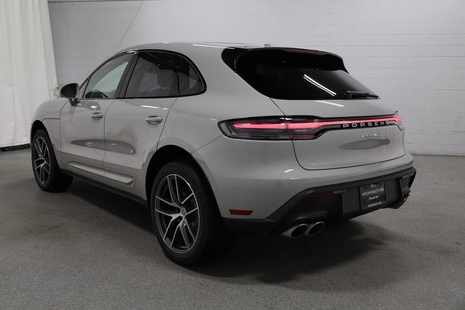 Thumbnail: 2026 Porsche Macan - 3