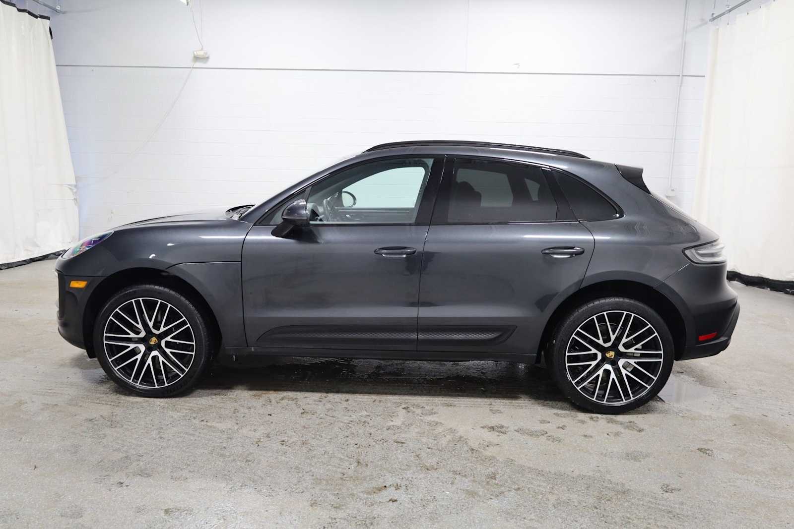 Thumbnail: 2026 Porsche Macan - 2