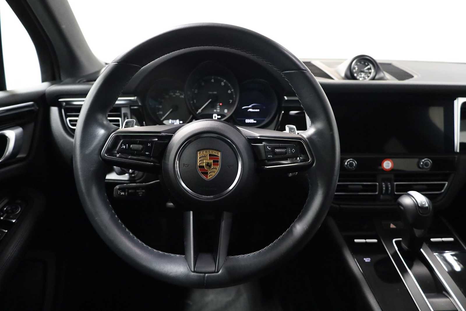 Thumbnail: 2023 Porsche Macan - 25