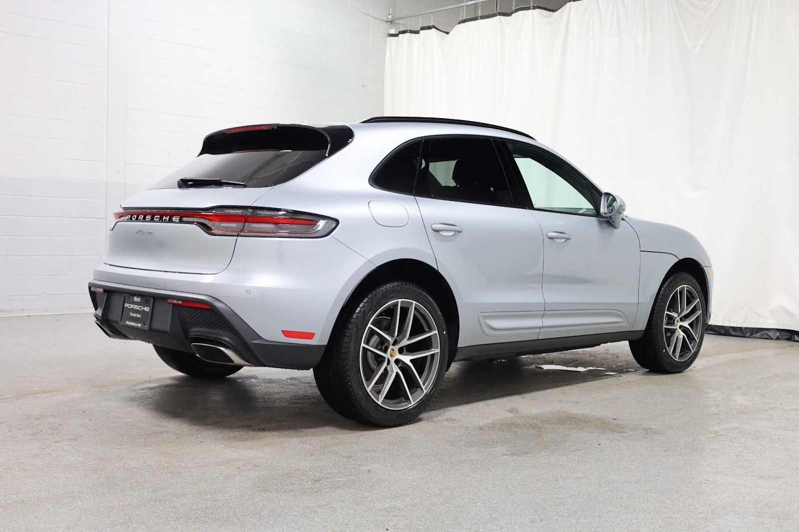 Thumbnail: 2026 Porsche Macan - 9