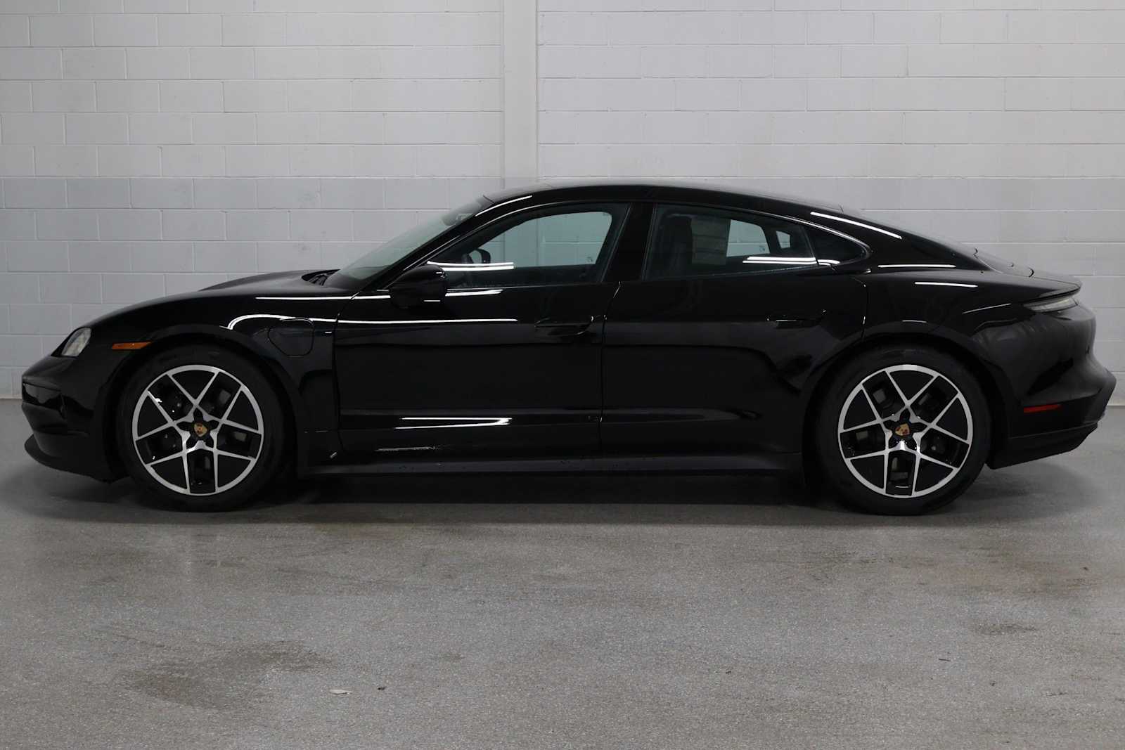 Thumbnail: 2026 Porsche Taycan - 2