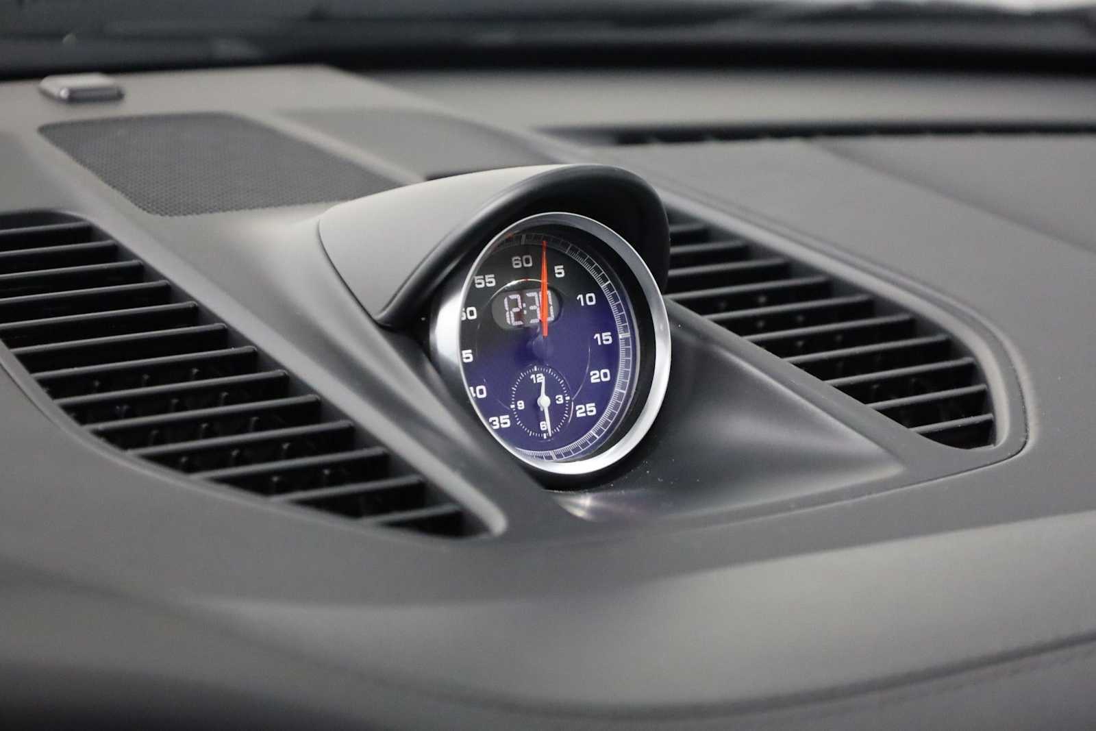 Thumbnail: 2019 Porsche 911 - 18