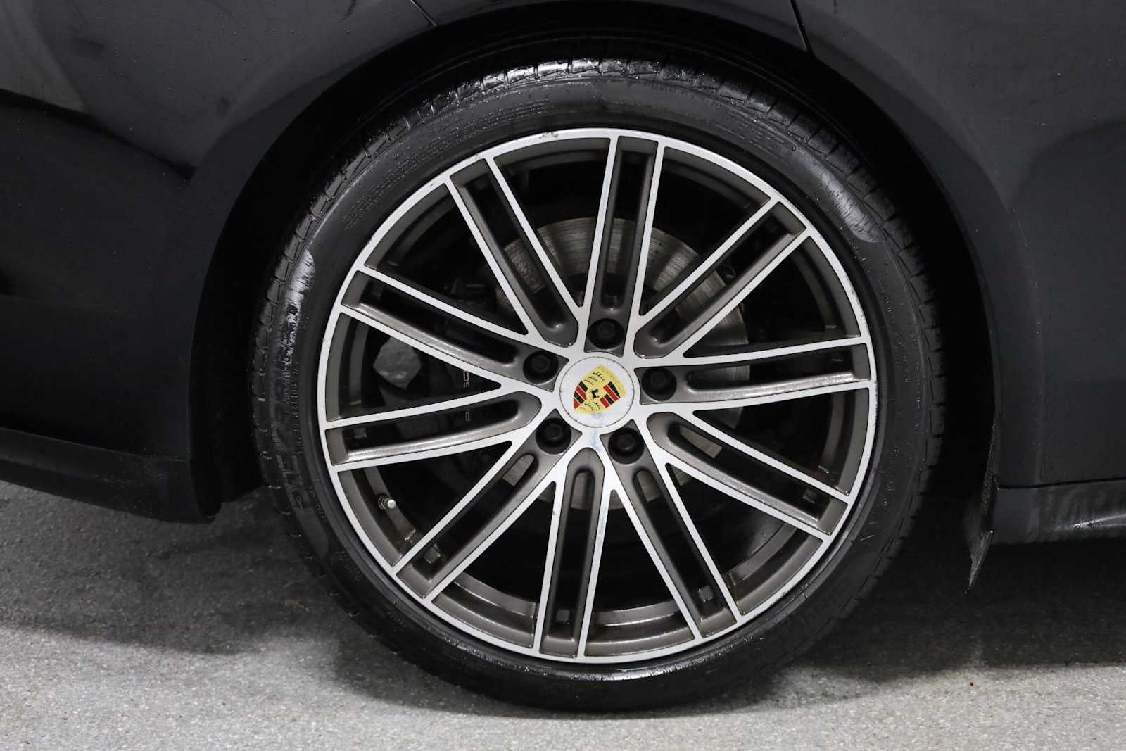 Thumbnail: 2018 Porsche Panamera - 36