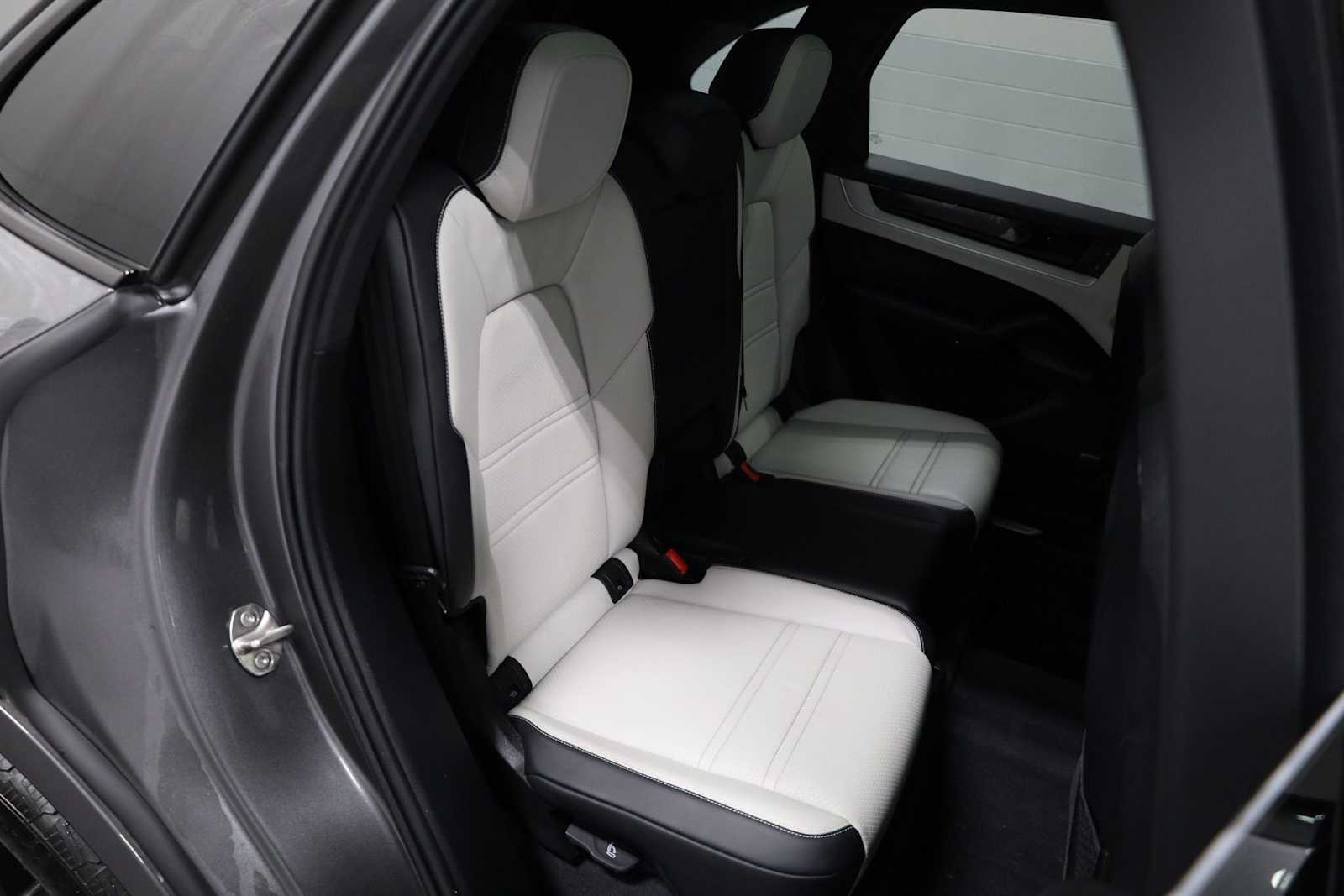 Thumbnail: 2025 Porsche Cayenne - 35