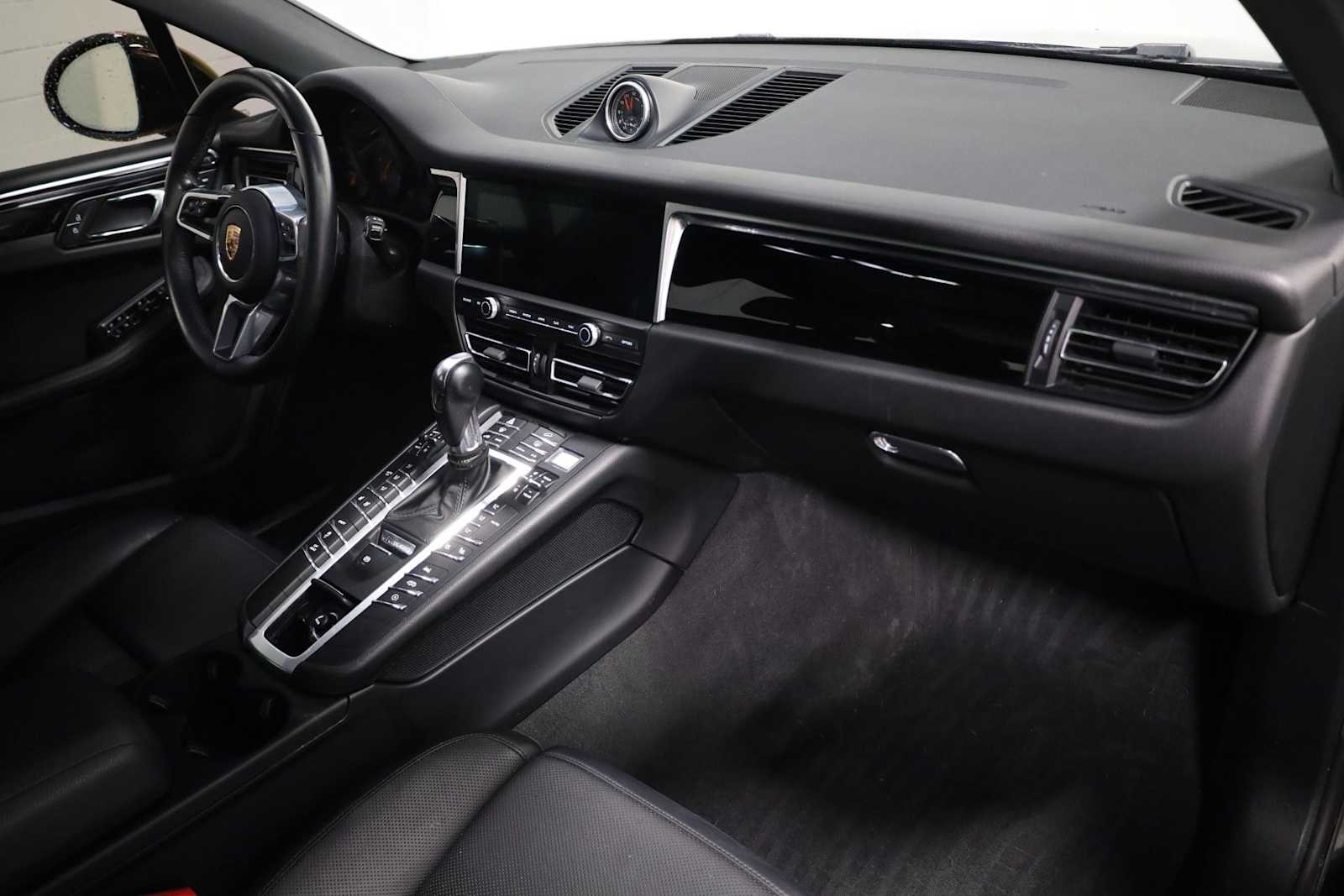 Thumbnail: 2020 Porsche Macan - 6