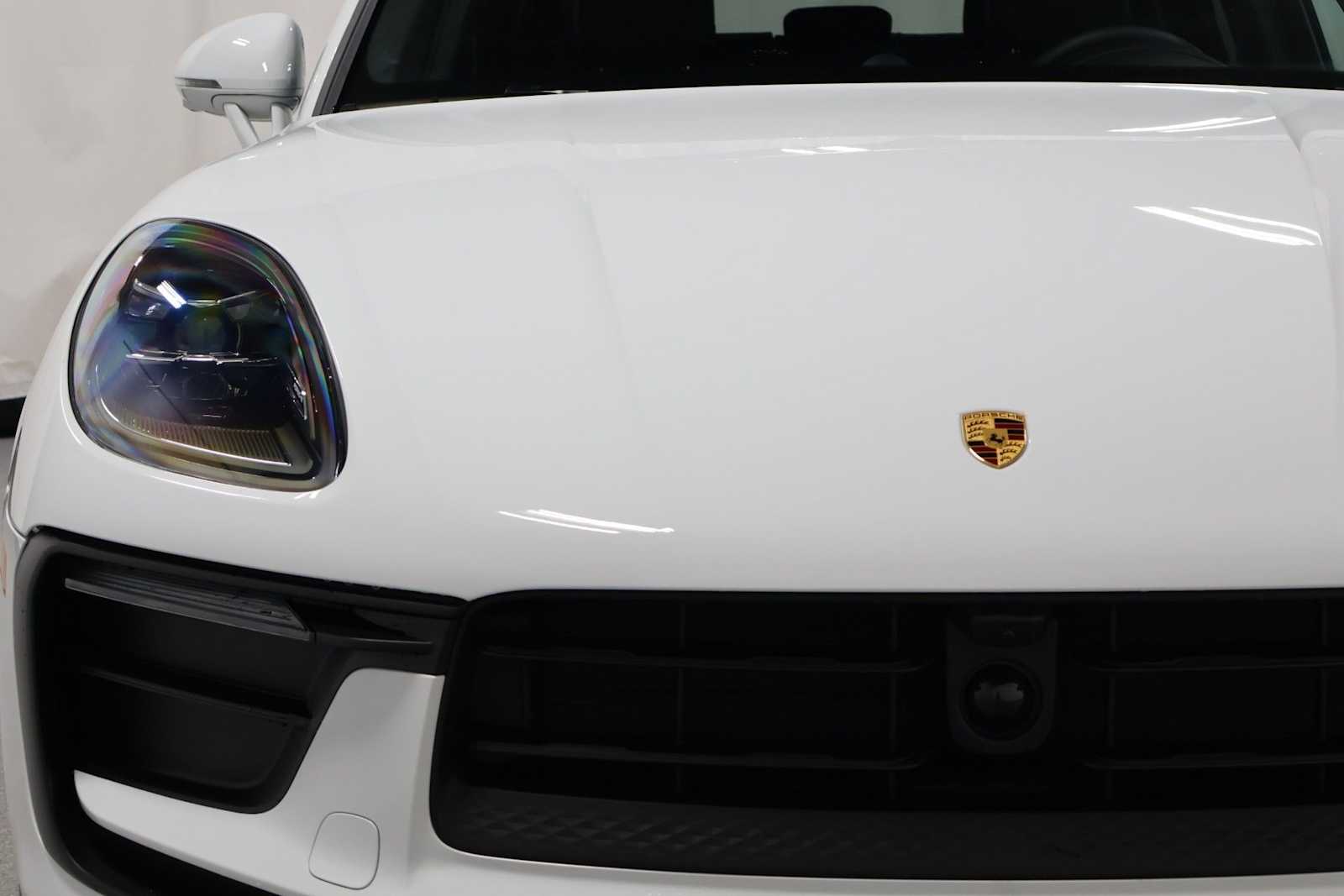 Thumbnail: 2026 Porsche Macan - 15