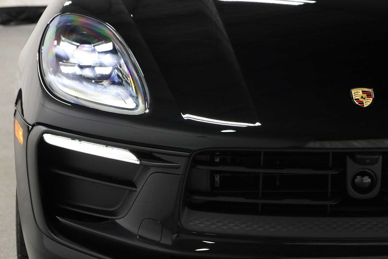 Thumbnail: 2026 Porsche Macan - 16