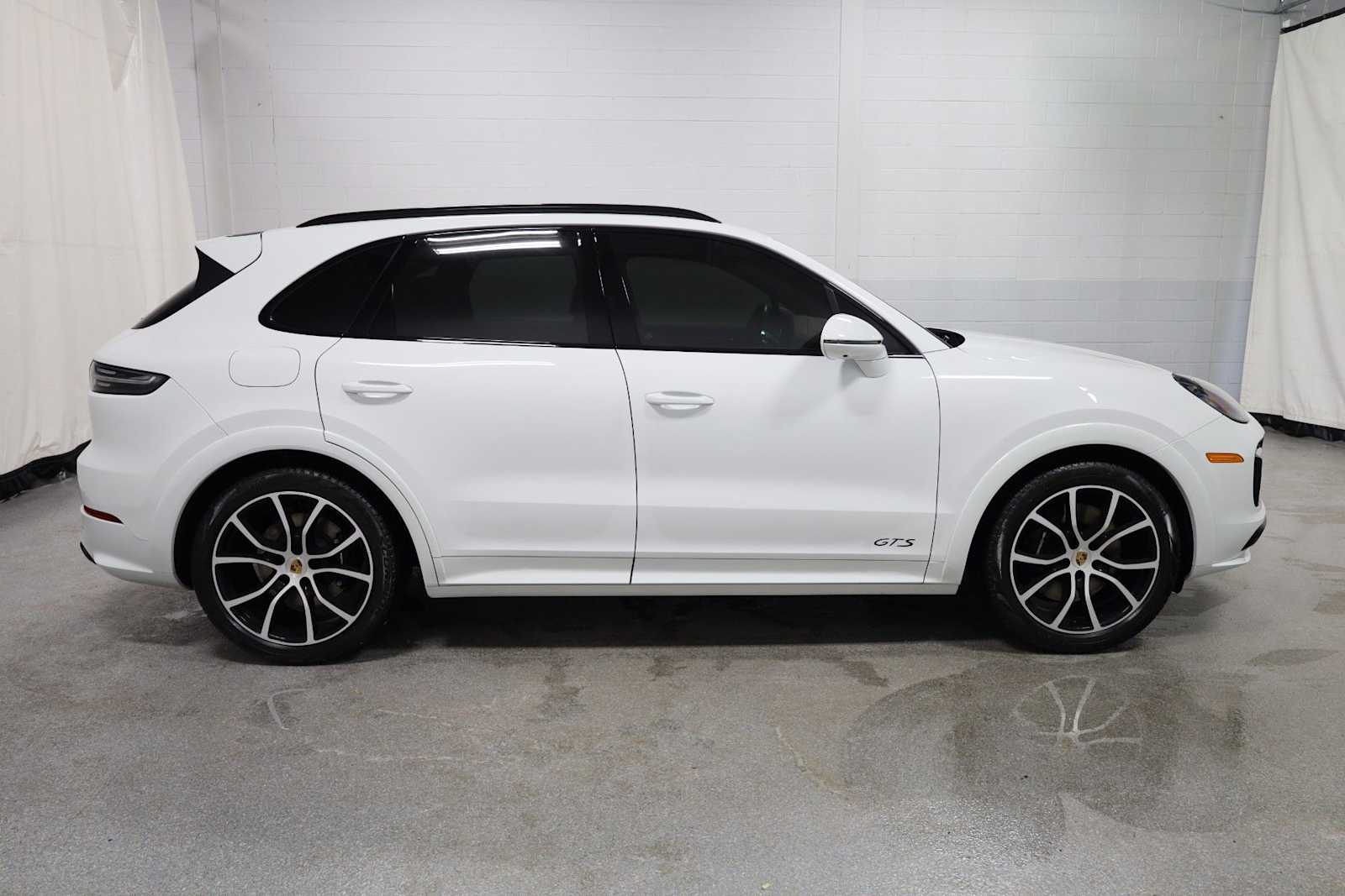 Thumbnail: 2023 Porsche Cayenne - 10