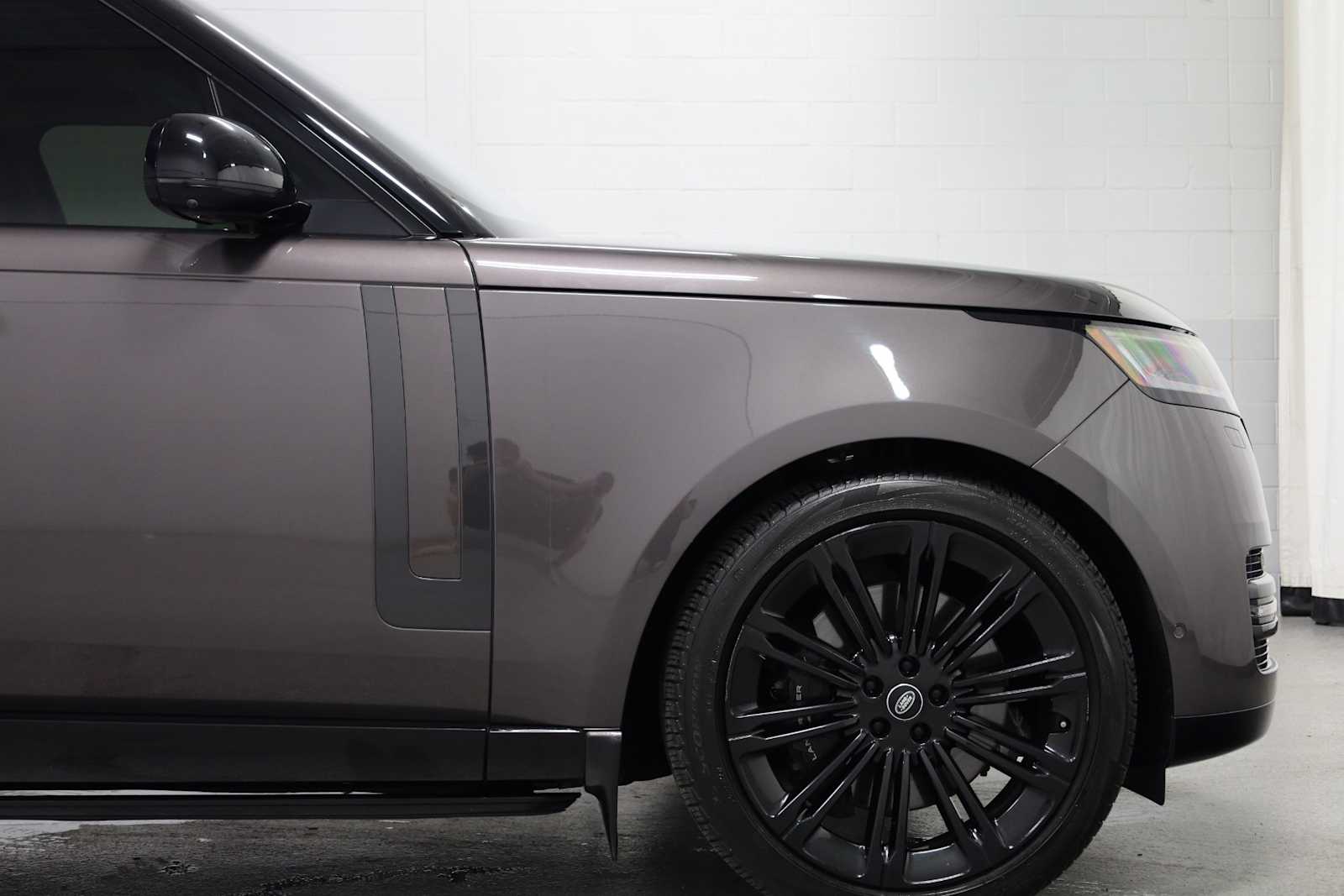 Thumbnail: 2023 Land Rover Range Rover - 19