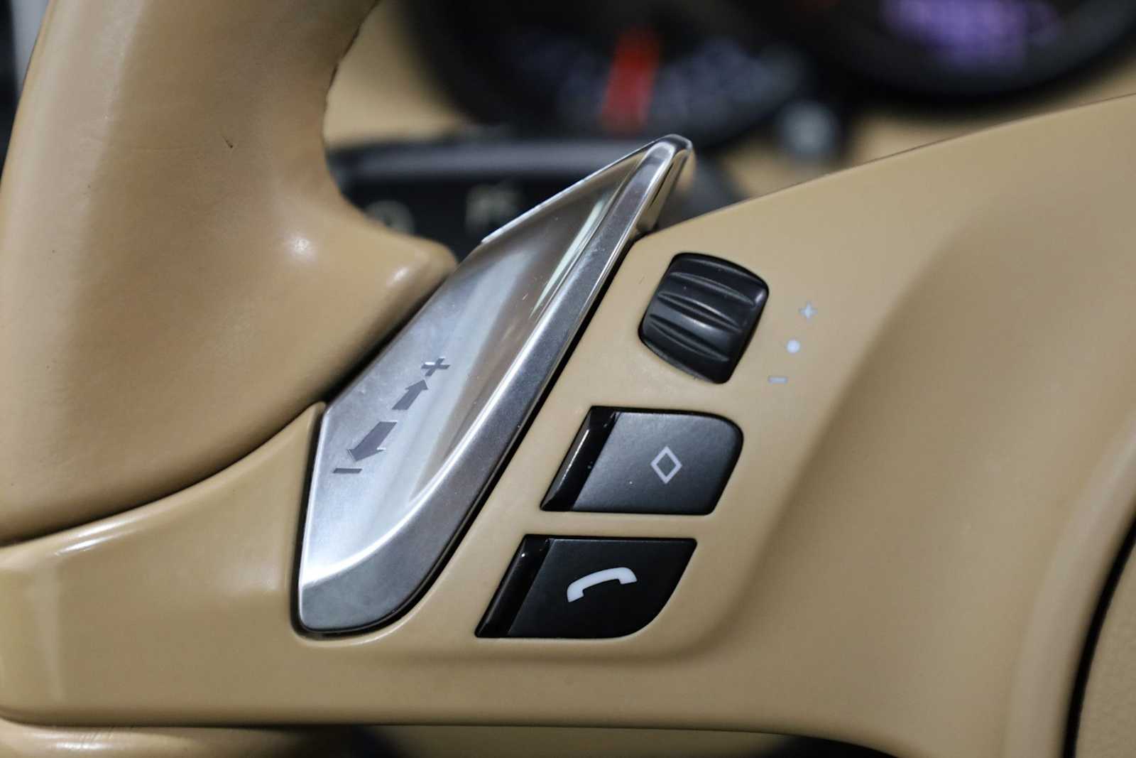 Thumbnail: 2014 Porsche Cayenne - 27