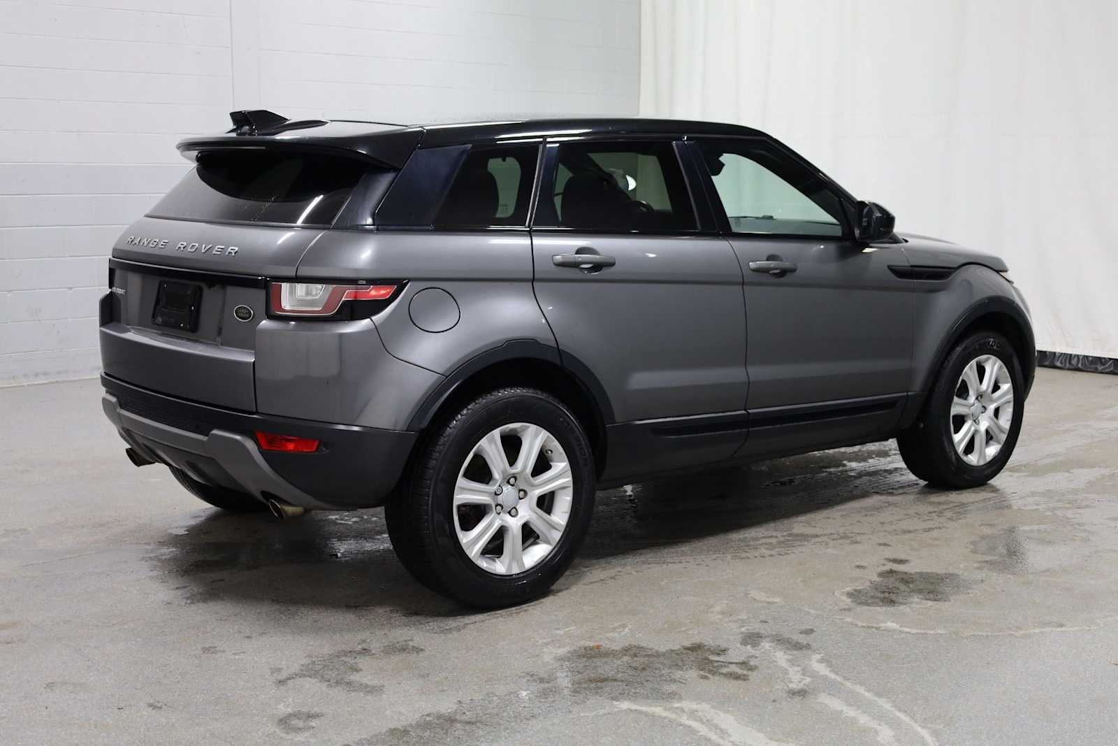 Thumbnail: 2017 Land Rover Range Rover Evoque - 9