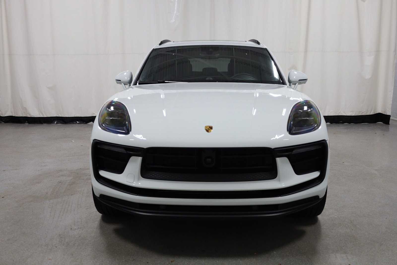 Thumbnail: 2026 Porsche Macan - 14