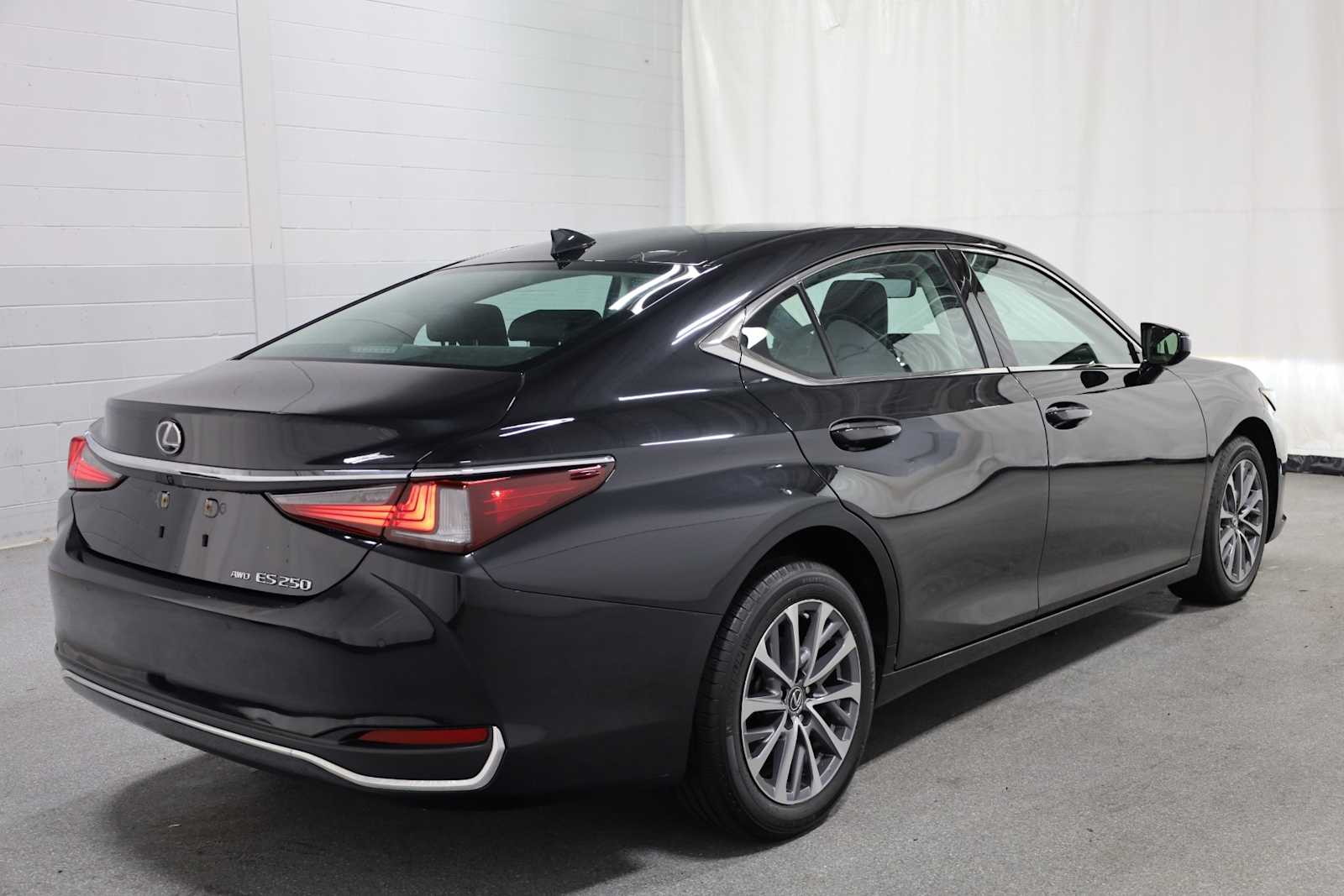 Thumbnail: 2023 Lexus ES - 9