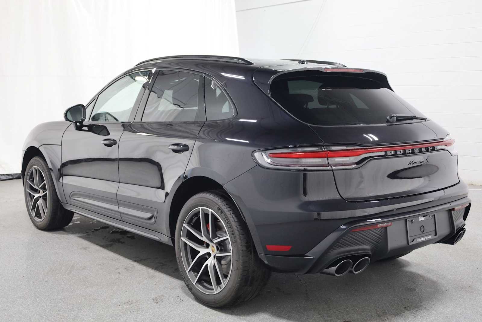 Thumbnail: 2025 Porsche Macan - 3