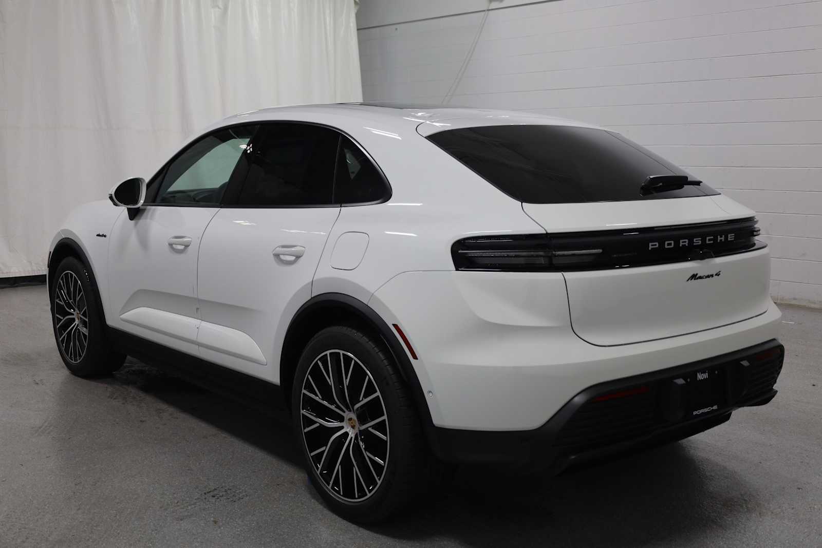 Thumbnail: 2025 Porsche Macan - 3