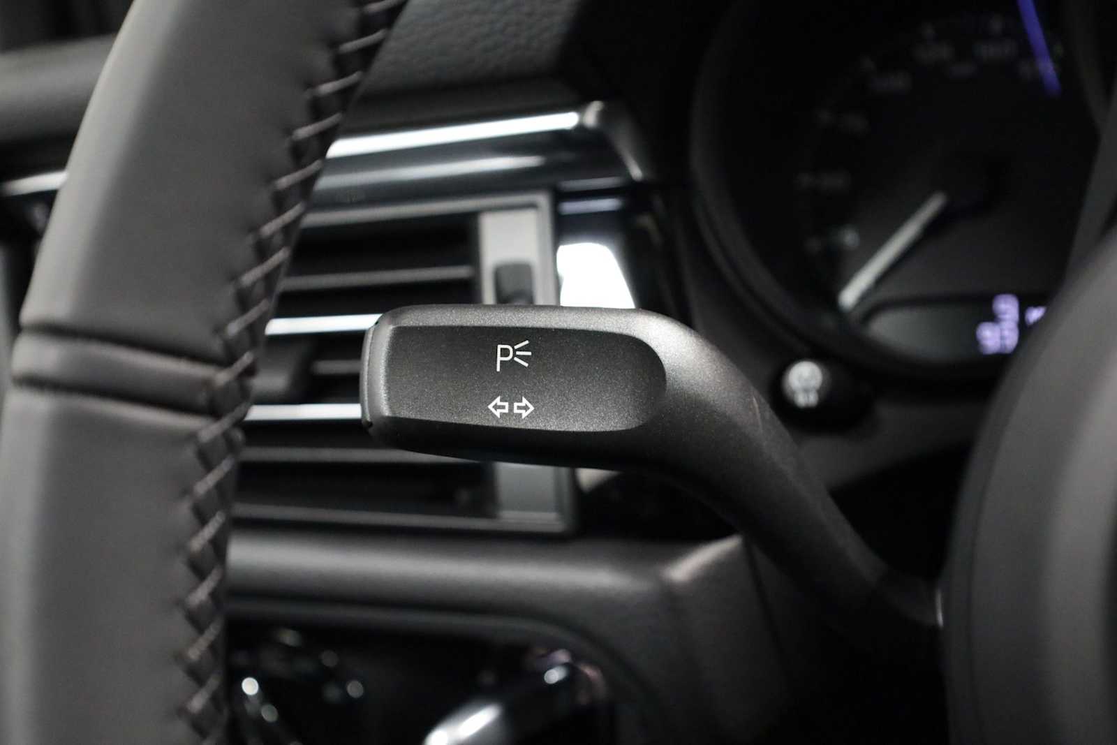 Thumbnail: 2026 Porsche Macan - 31