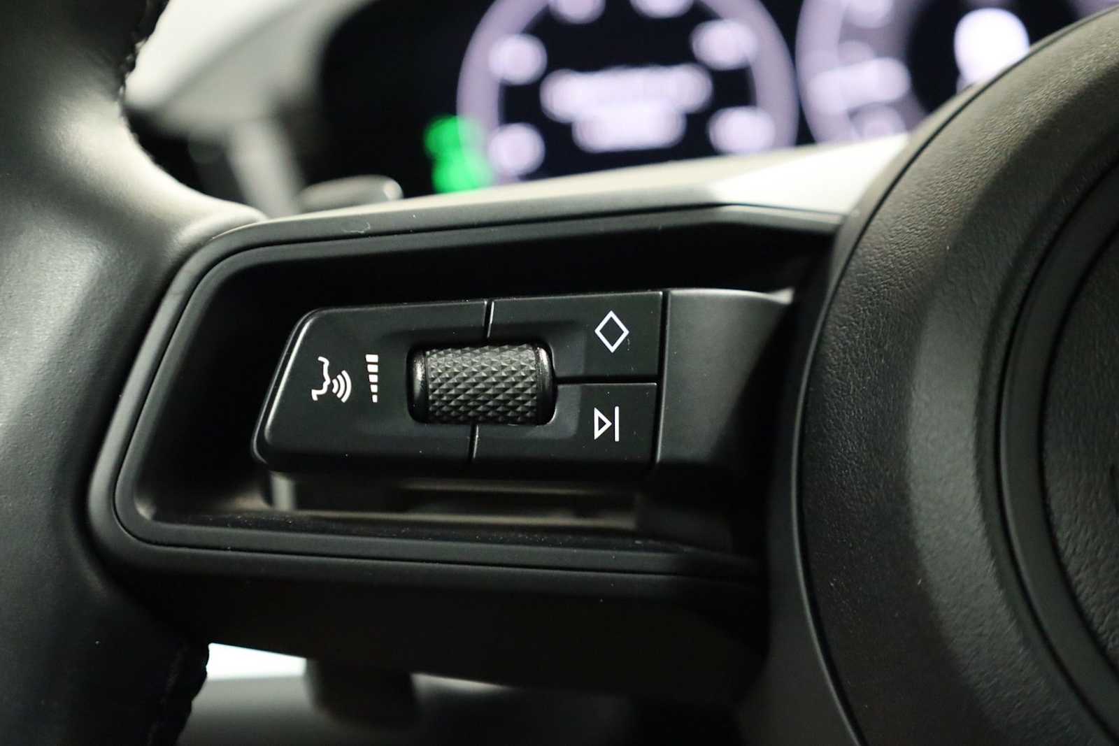 Thumbnail: 2024 Porsche Cayenne - 25