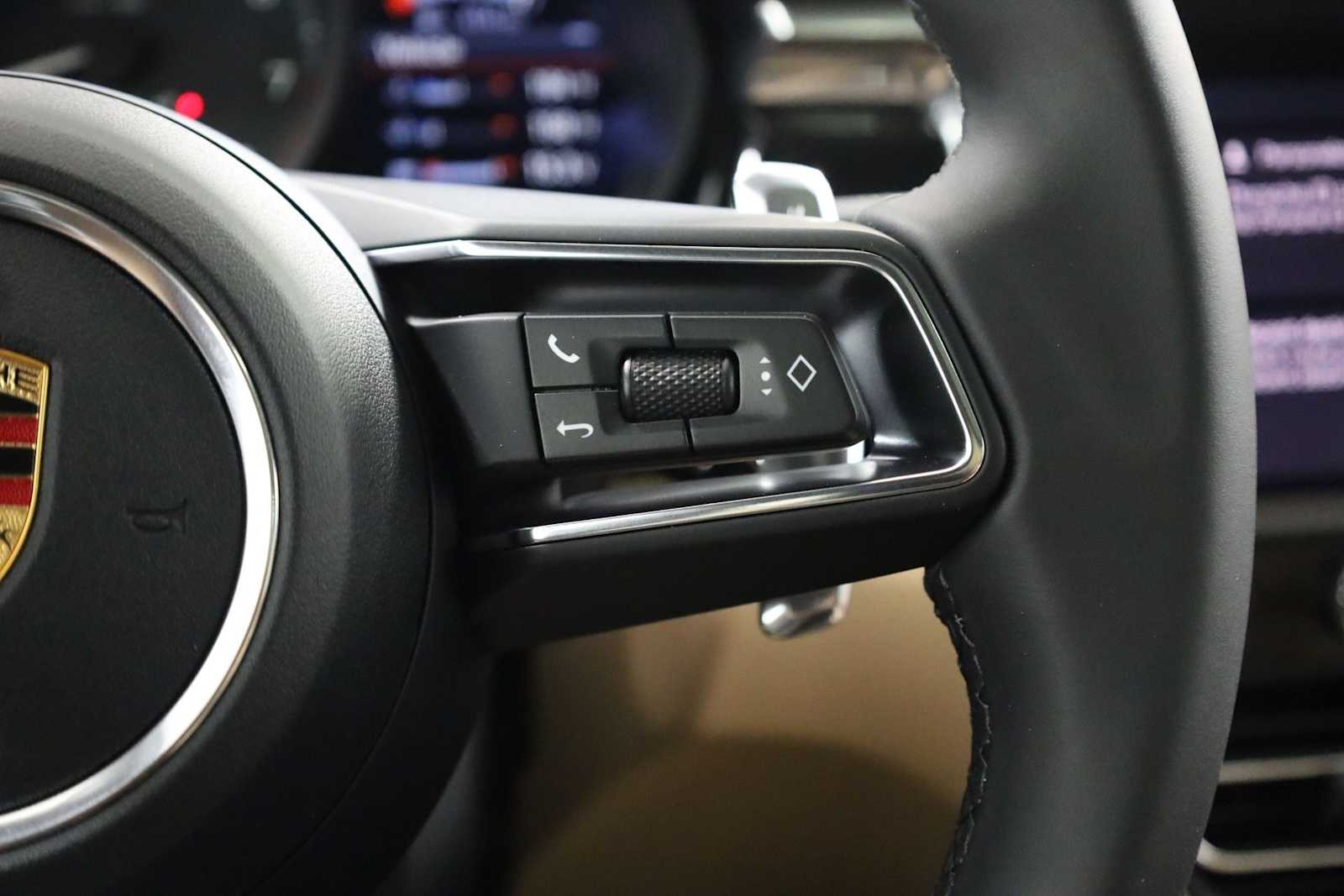 Thumbnail: 2026 Porsche Macan - 28