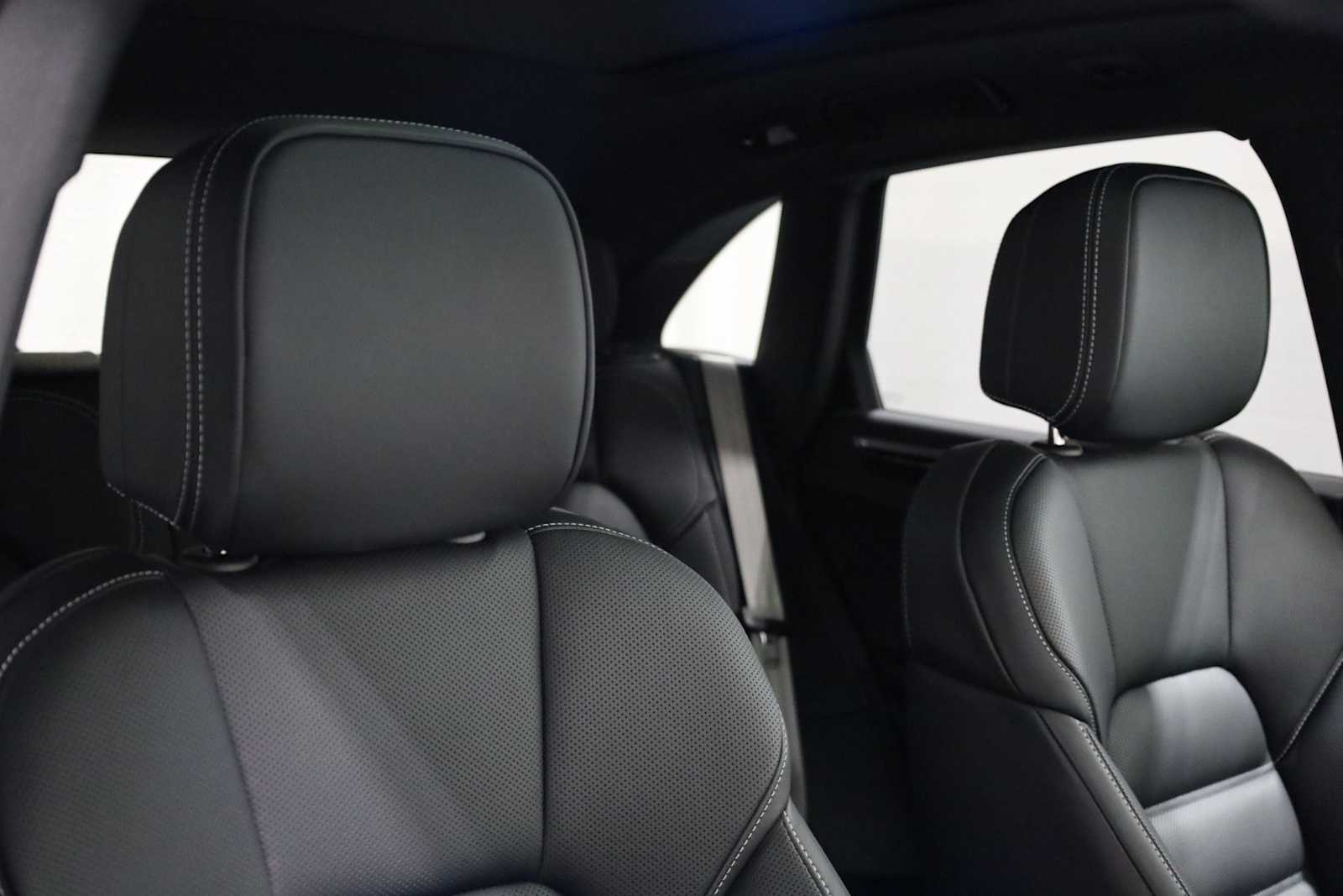 Thumbnail: 2026 Porsche Macan - 22