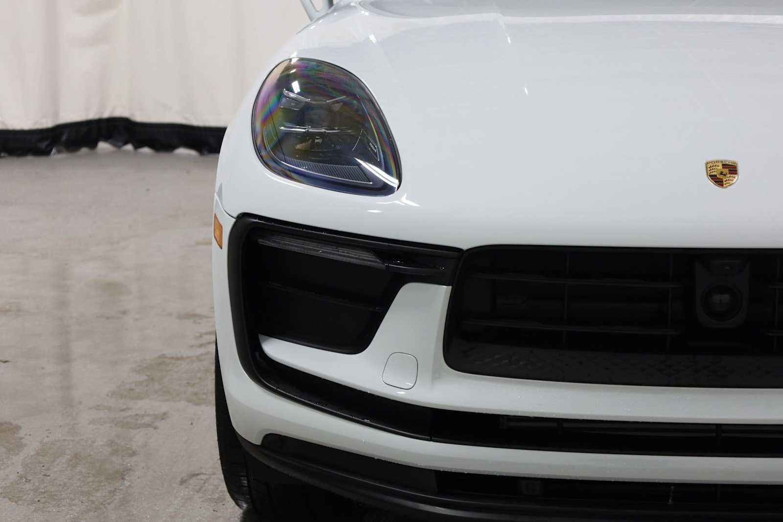 Thumbnail: 2026 Porsche Macan - 15