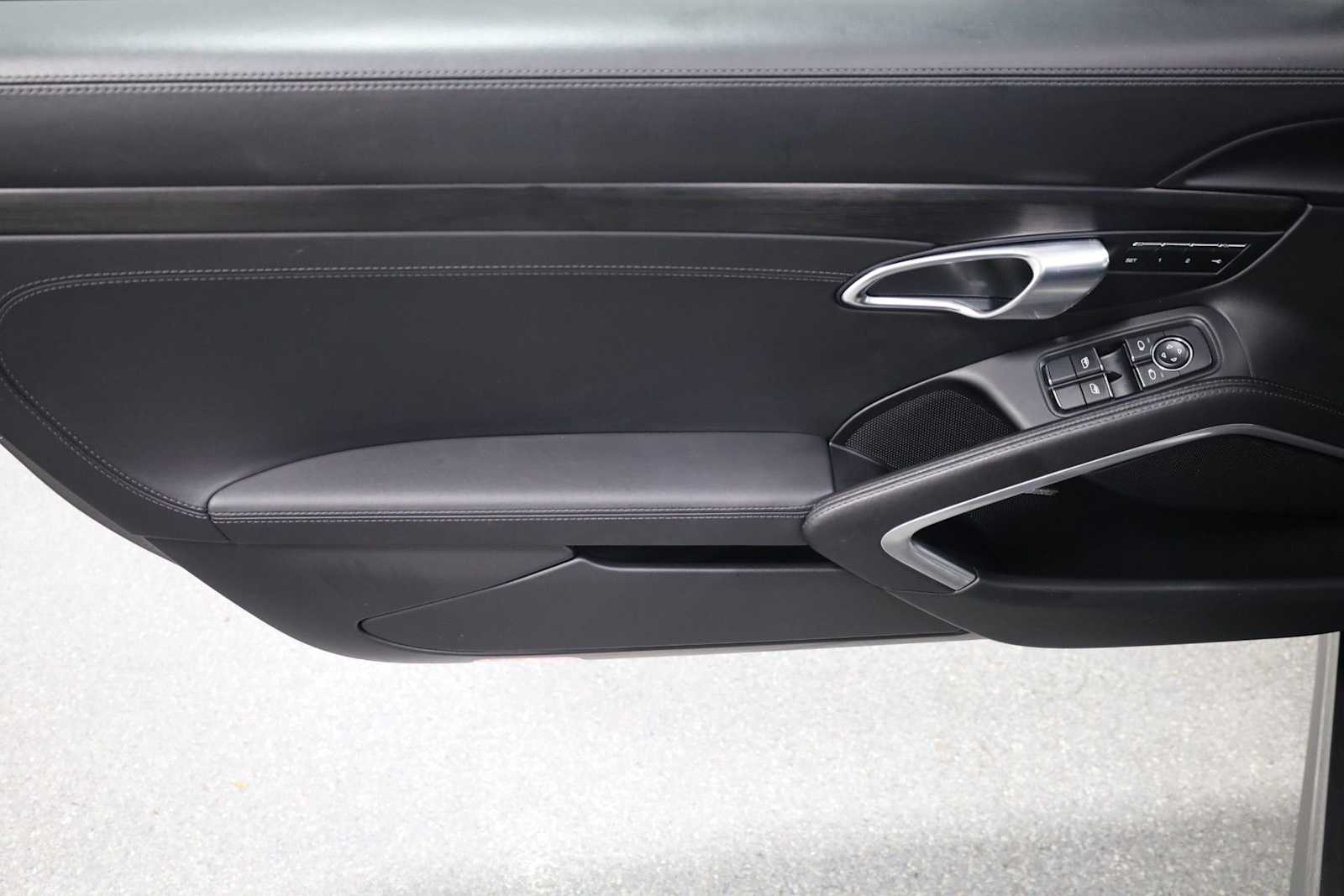 Thumbnail: 2019 Porsche 911 - 16