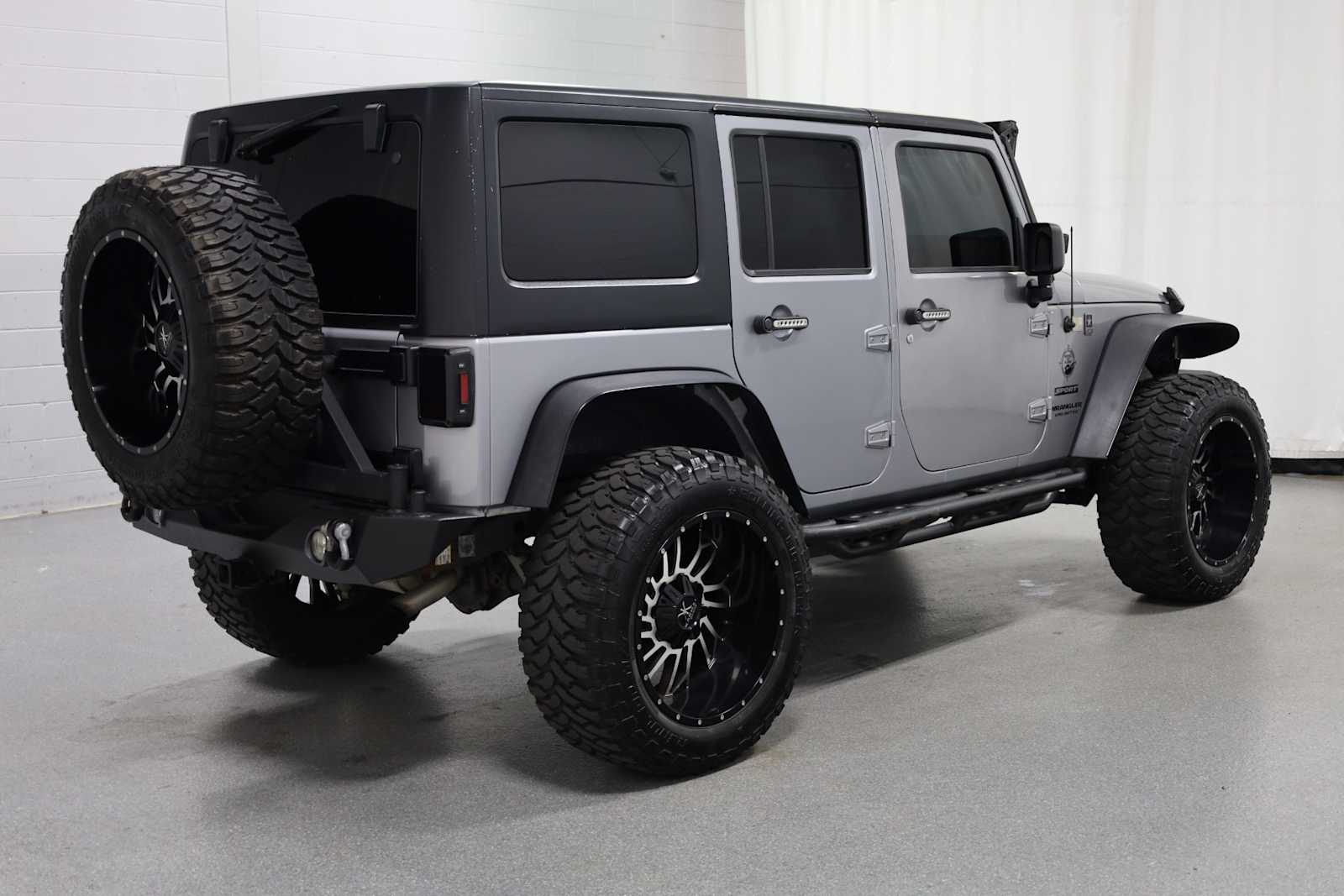 Thumbnail: 2017 Jeep Wrangler - 9