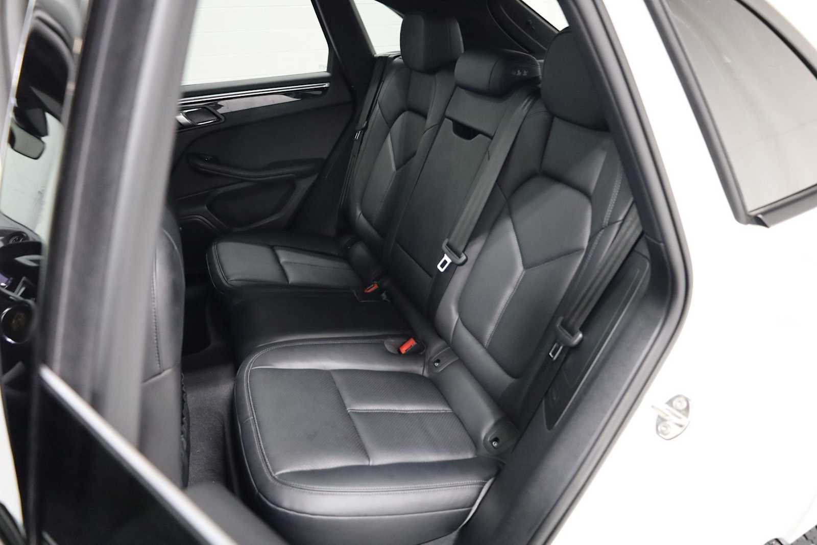 Thumbnail: 2025 Porsche Macan - 36