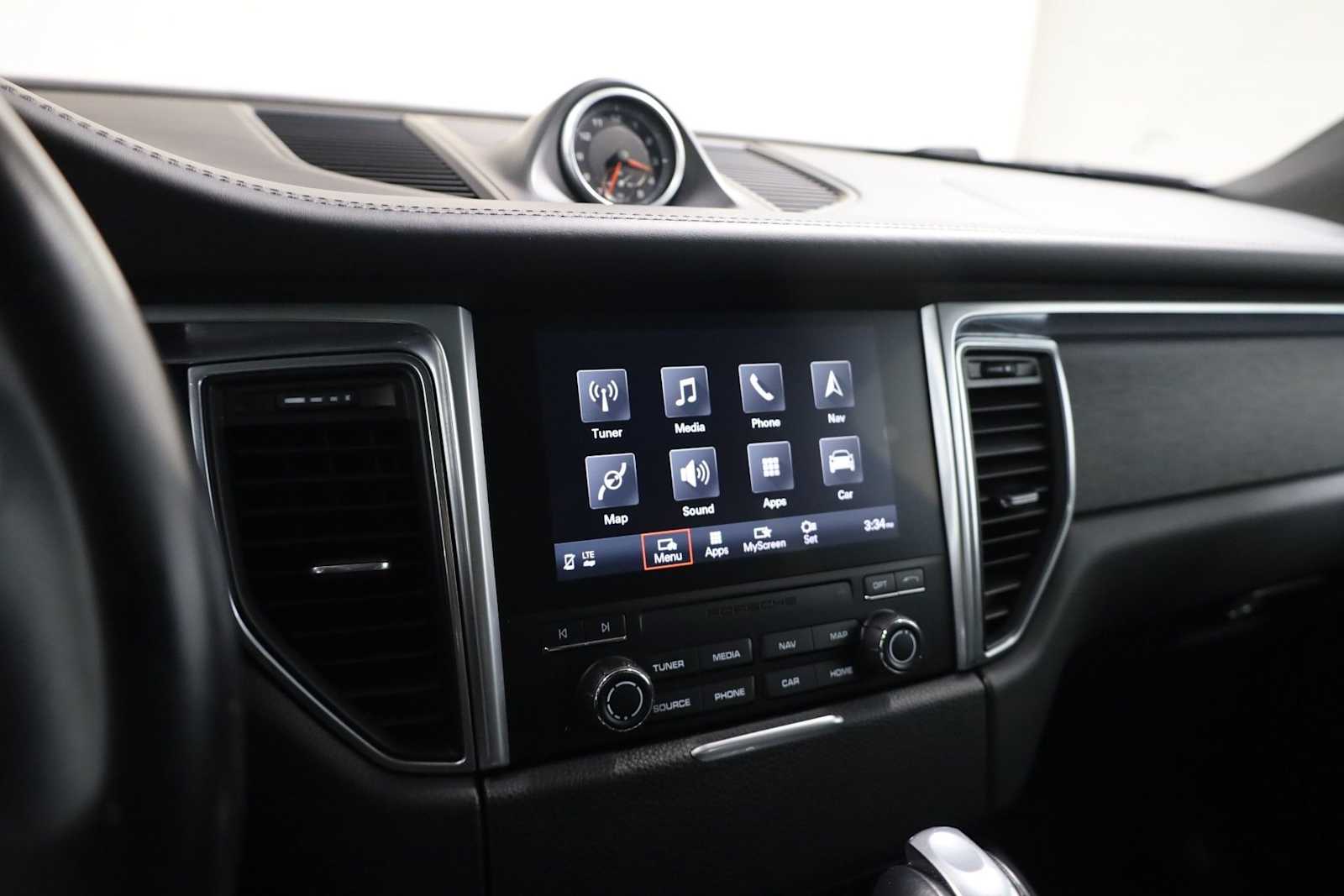 Thumbnail: 2018 Porsche Macan - 32