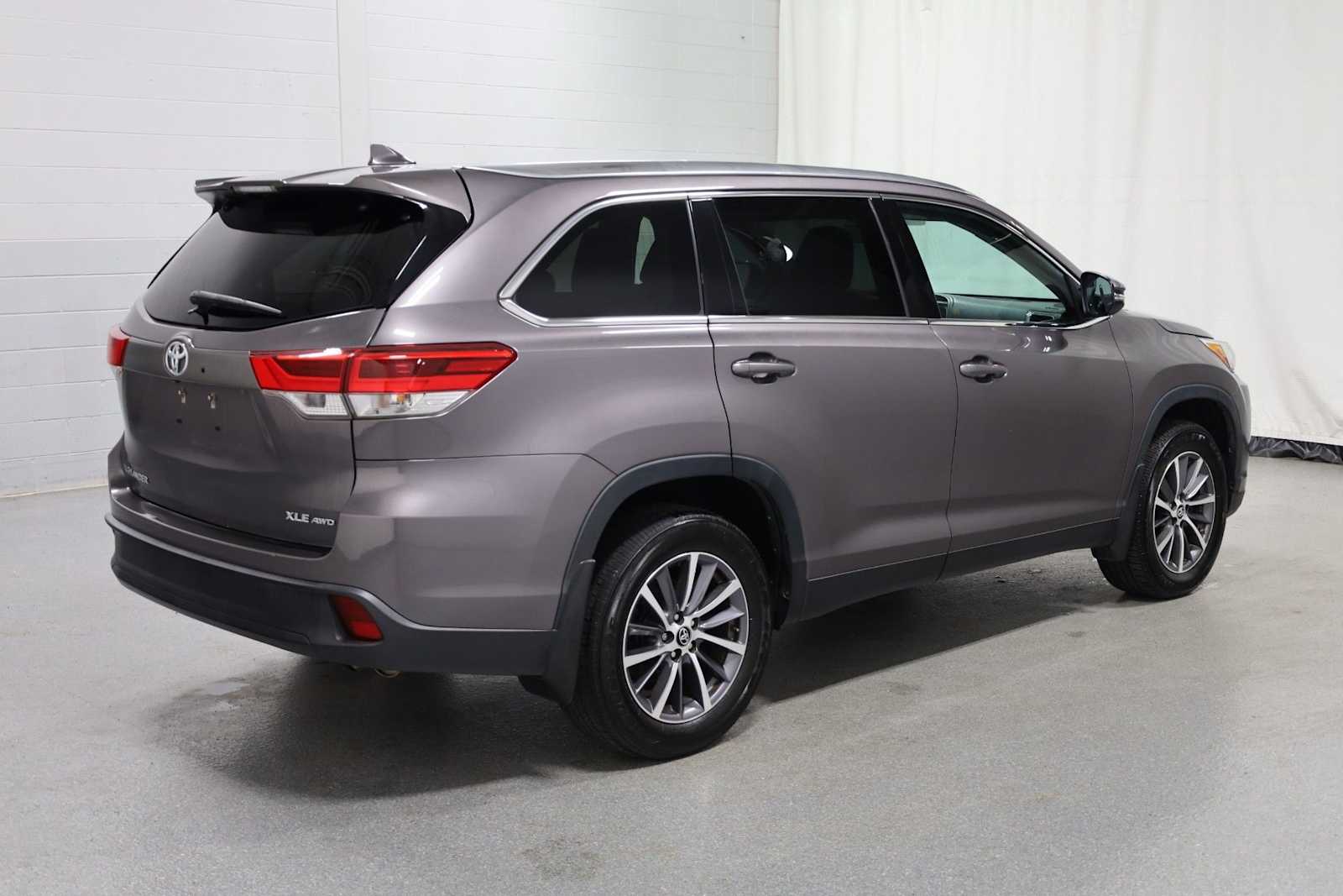 Thumbnail: 2019 Toyota Highlander - 9