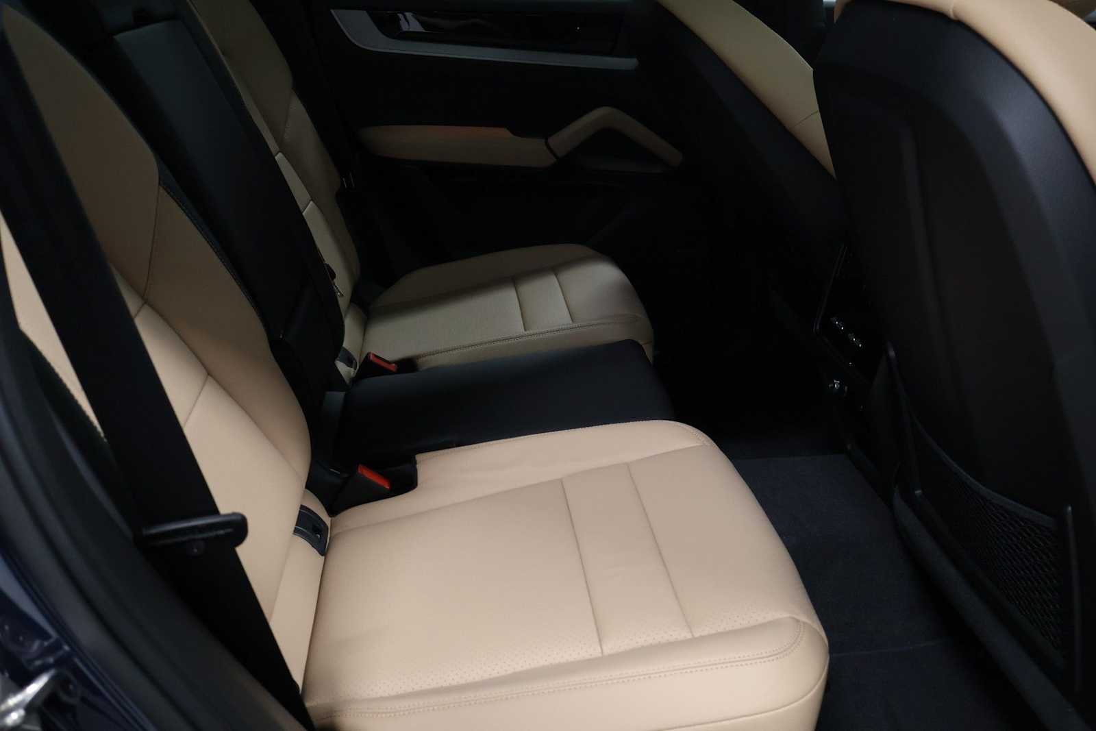 Thumbnail: 2026 Porsche Cayenne - 35