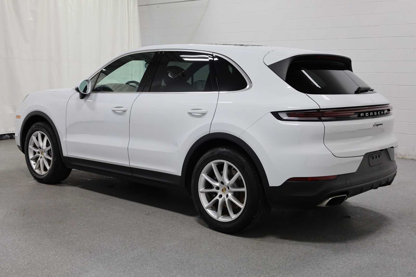 Thumbnail: 2024 Porsche Cayenne - 3