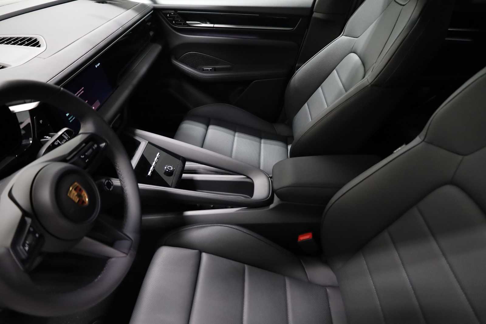 Thumbnail: 2025 Porsche Macan - 5
