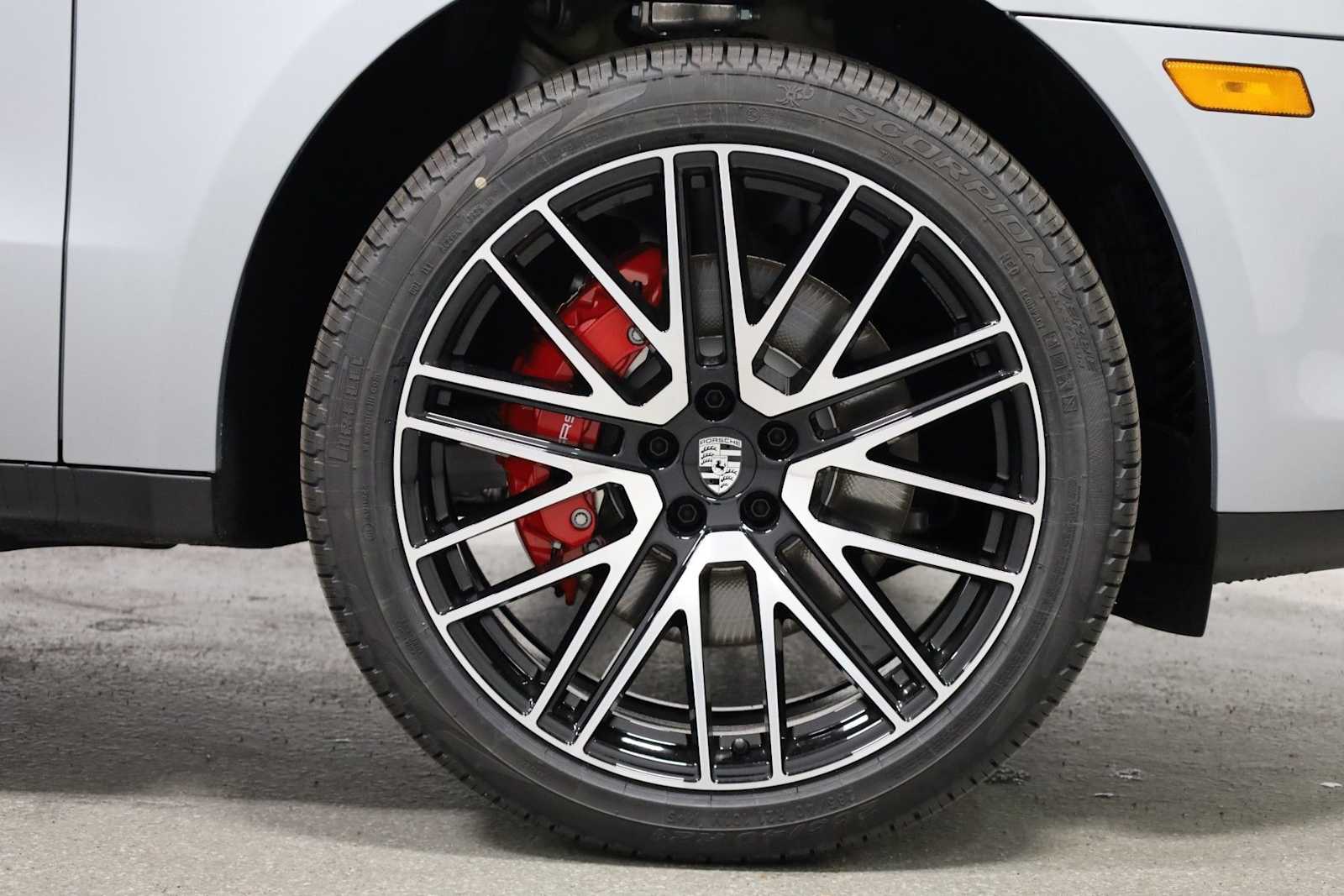 Thumbnail: 2026 Porsche Macan - 12