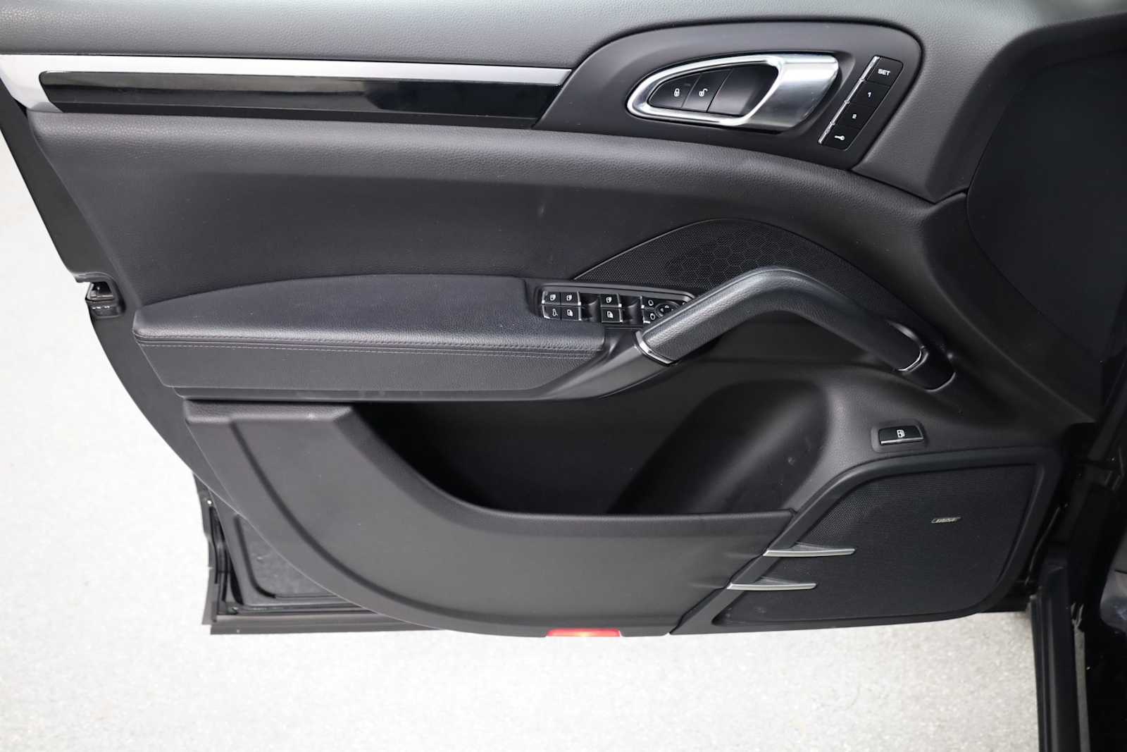 Thumbnail: 2016 Porsche Cayenne - 16