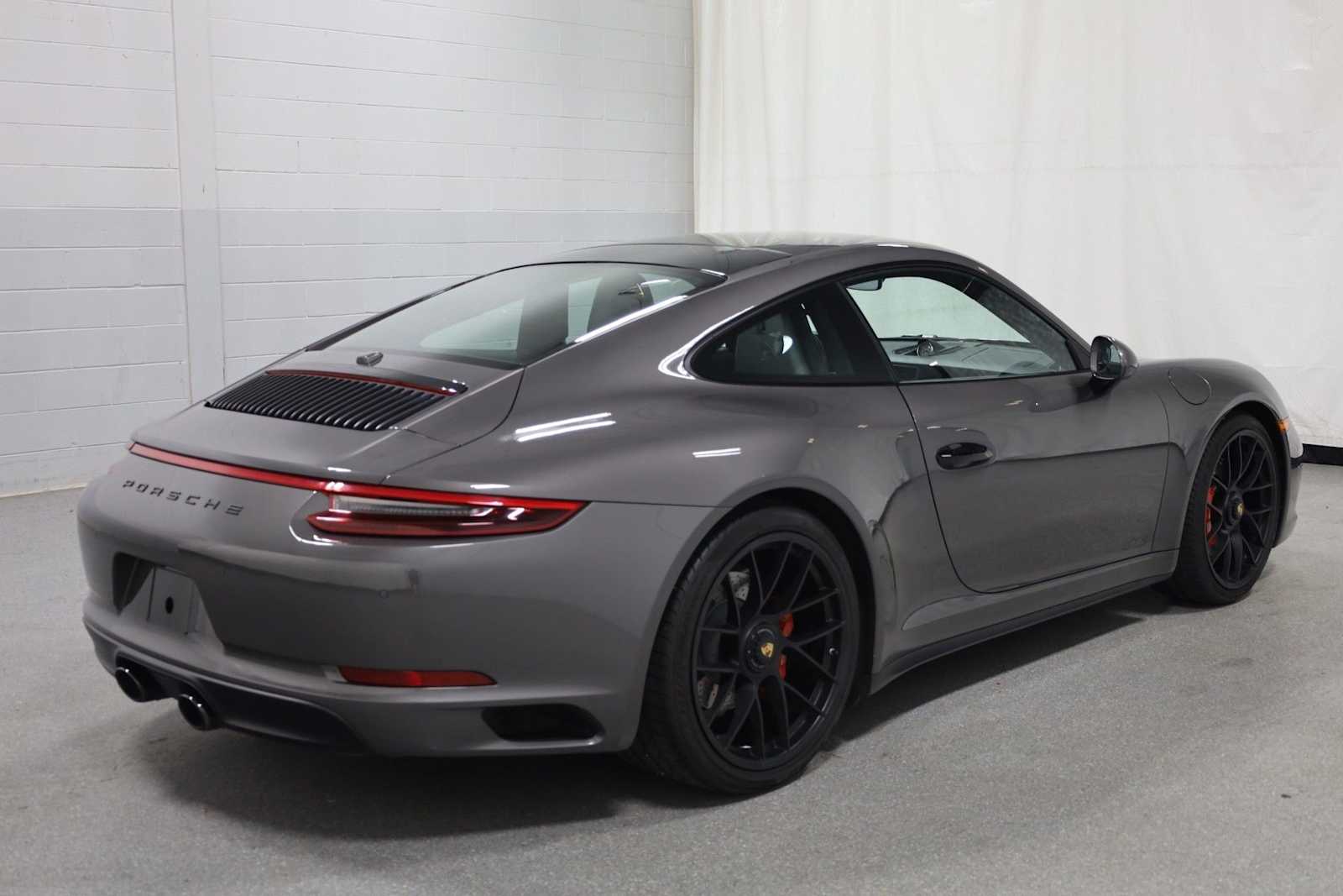 Thumbnail: 2019 Porsche 911 - 9