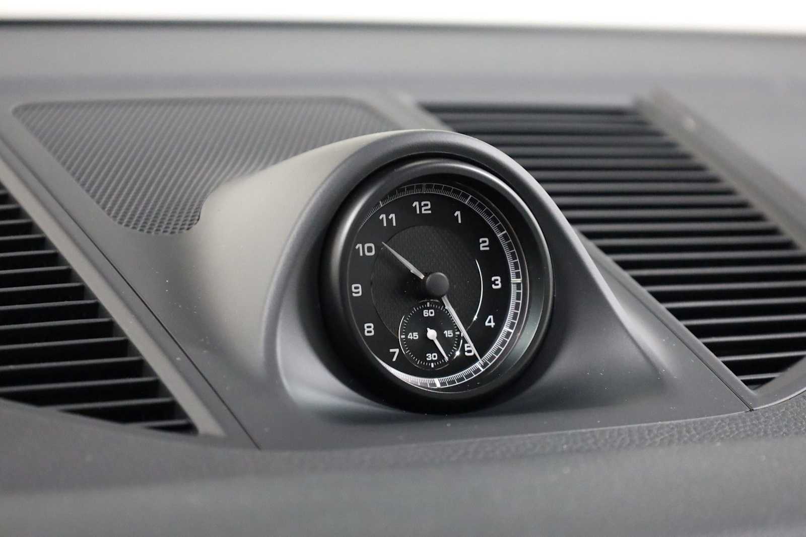 Thumbnail: 2026 Porsche Macan - 19