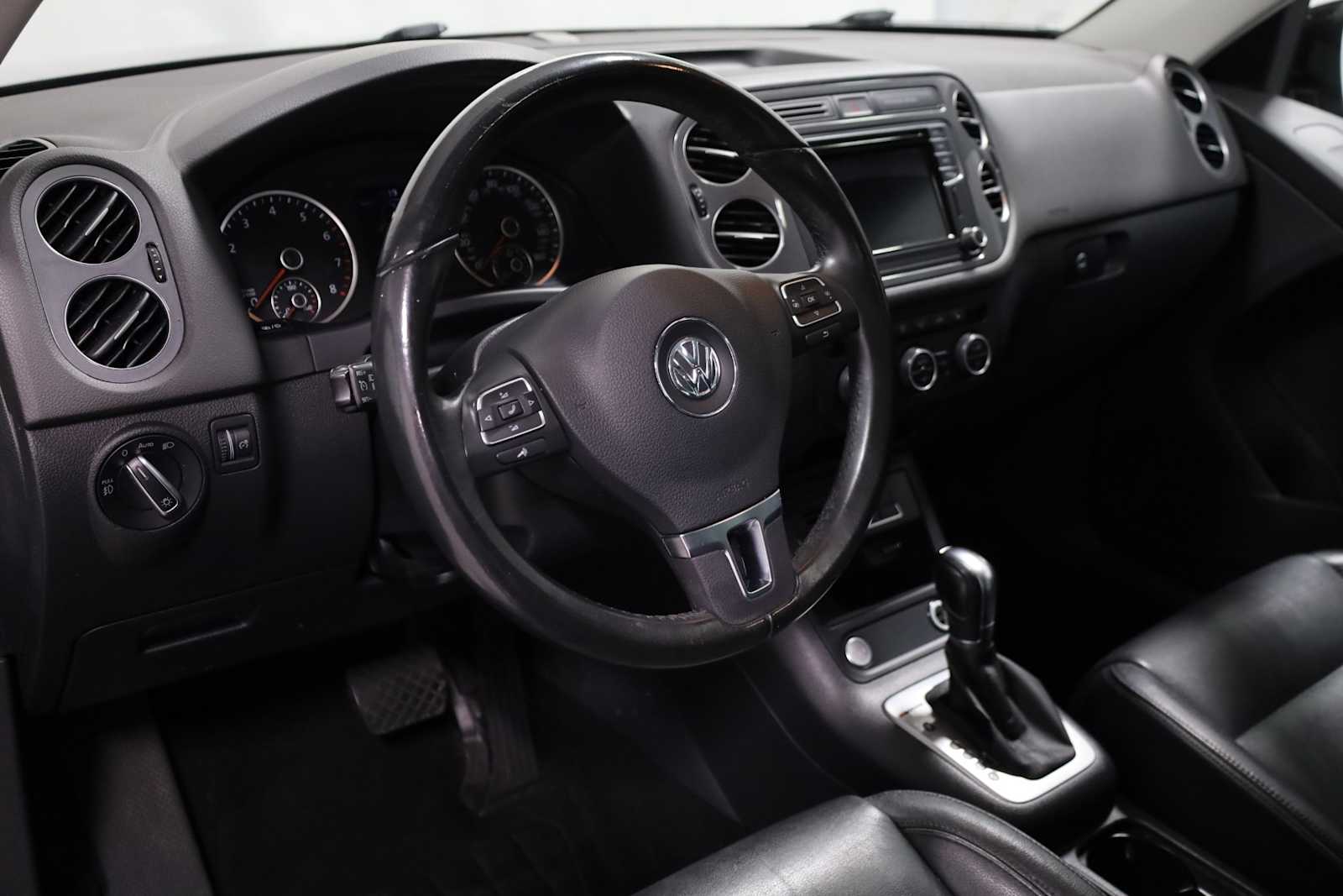 Thumbnail: 2017 Volkswagen Tiguan - 4