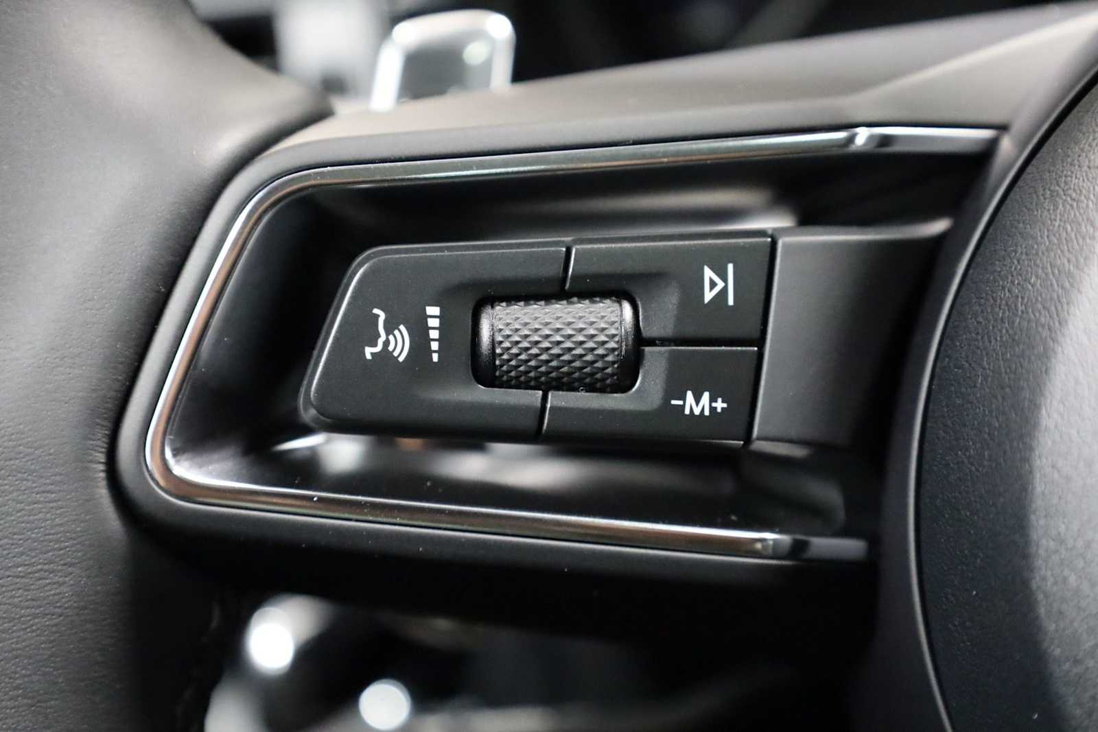 Thumbnail: 2026 Porsche Macan - 27