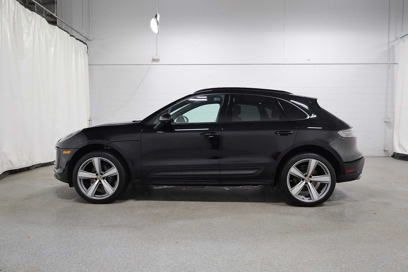 Thumbnail: 2024 Porsche Macan - 2